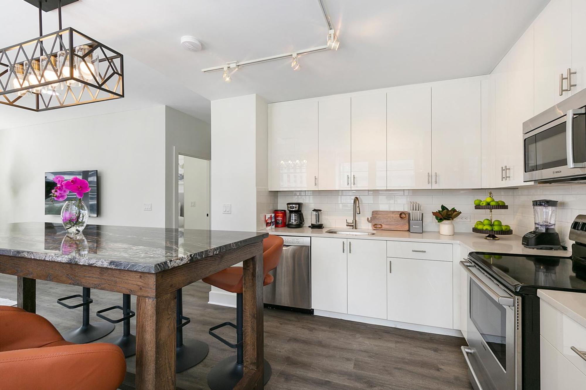 Chic 4br In California Building * New Orleans