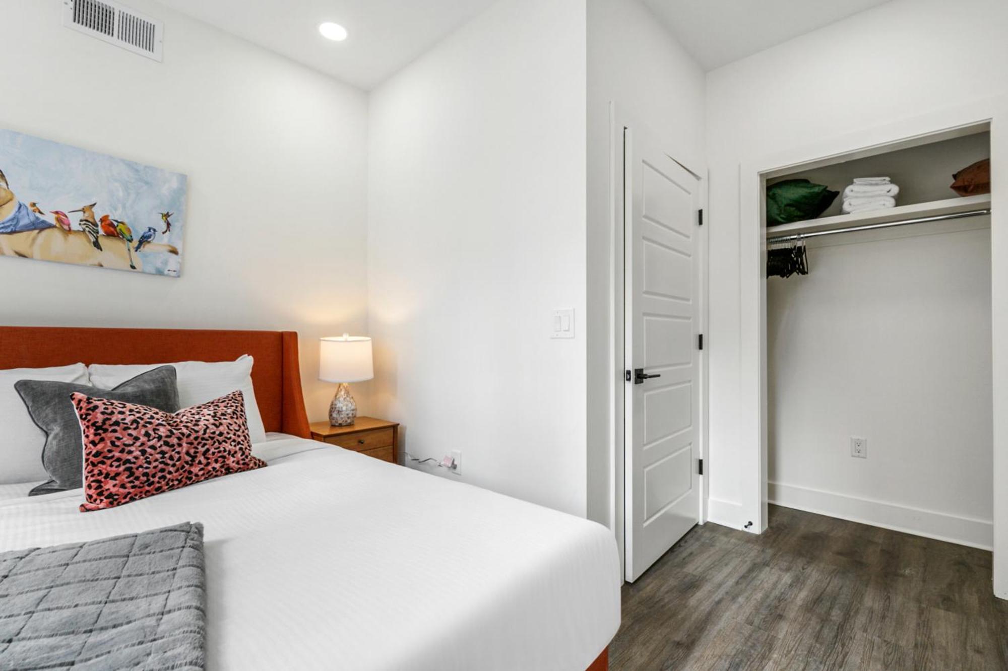 Chic 4br In California Building *