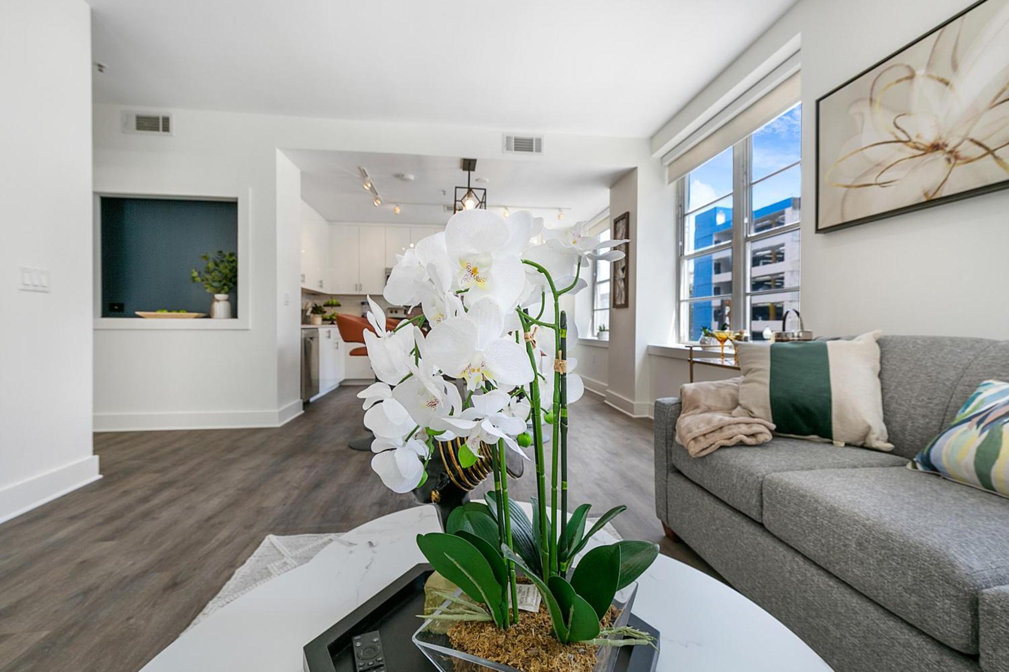Apartment Chic 4br In California Building