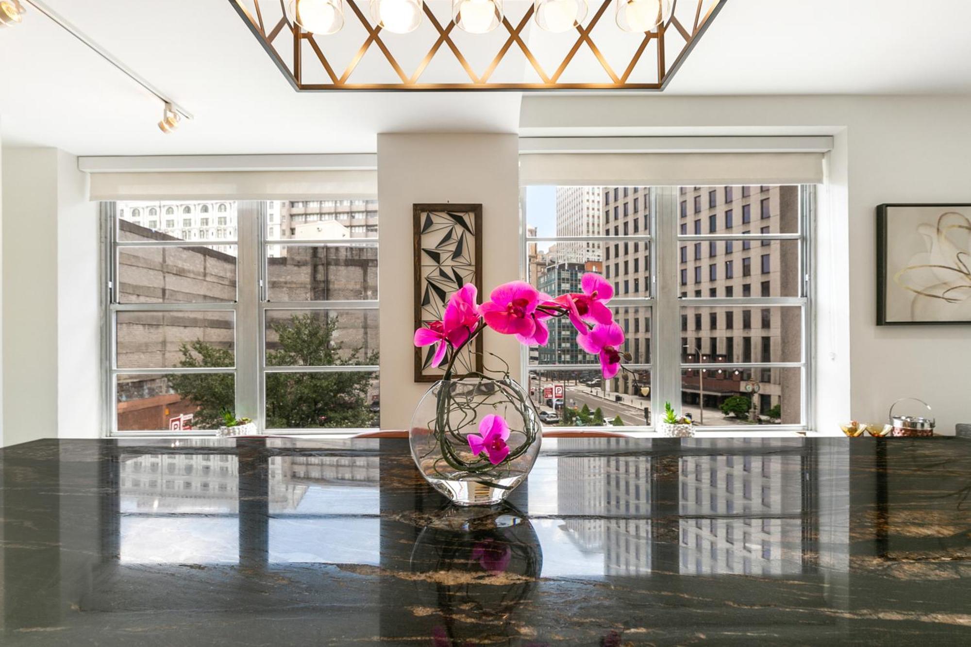Chic 4br In California Building *