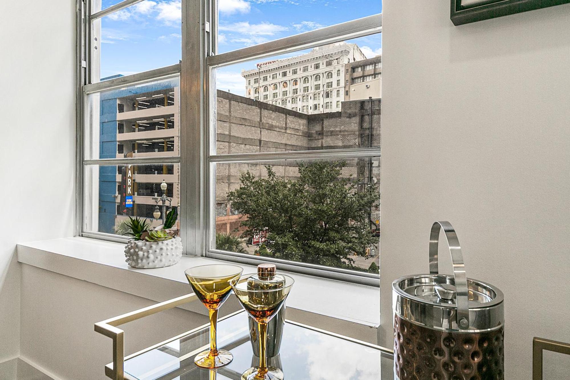 Chic 4br In California Building * New Orleans