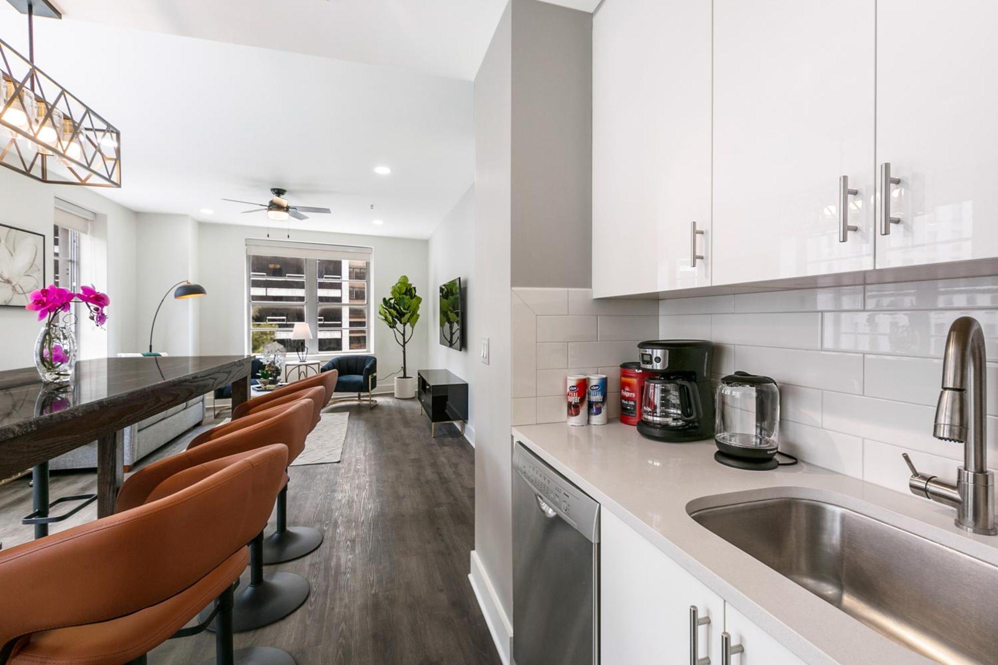 Apartment Chic 4br In California Building