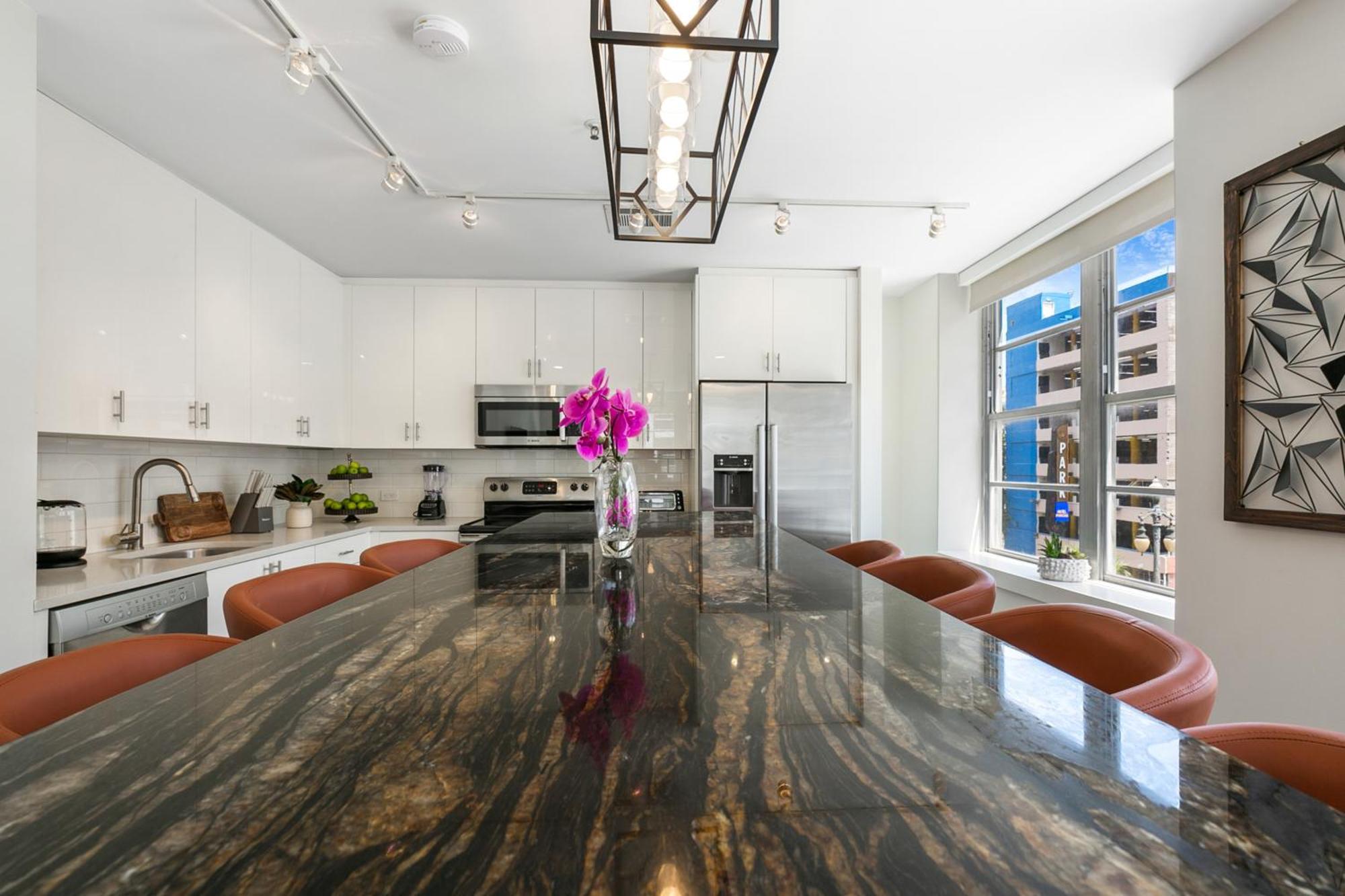 Chic 4br In California Building * New Orleans