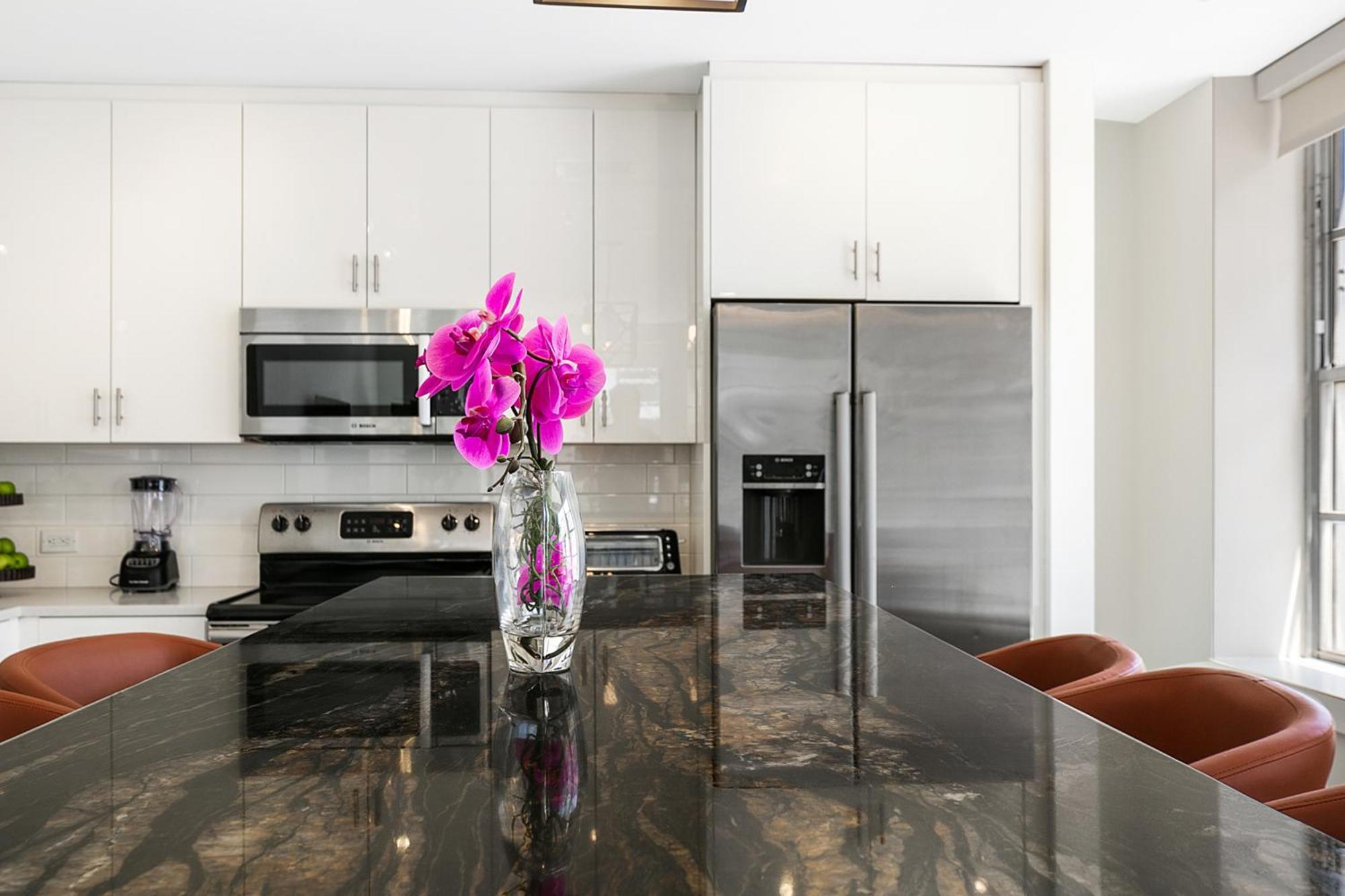 Chic 4br In California Building *