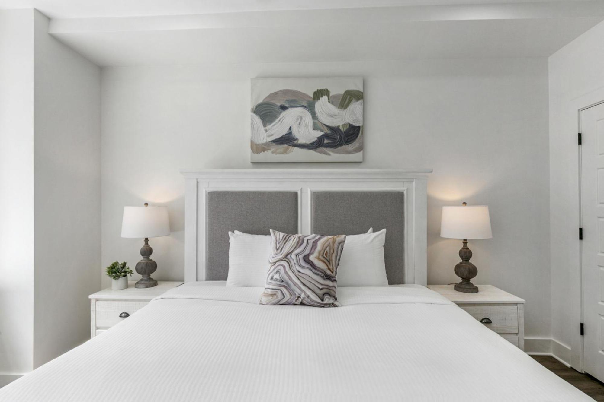 Chic 4br In California Building Apartment