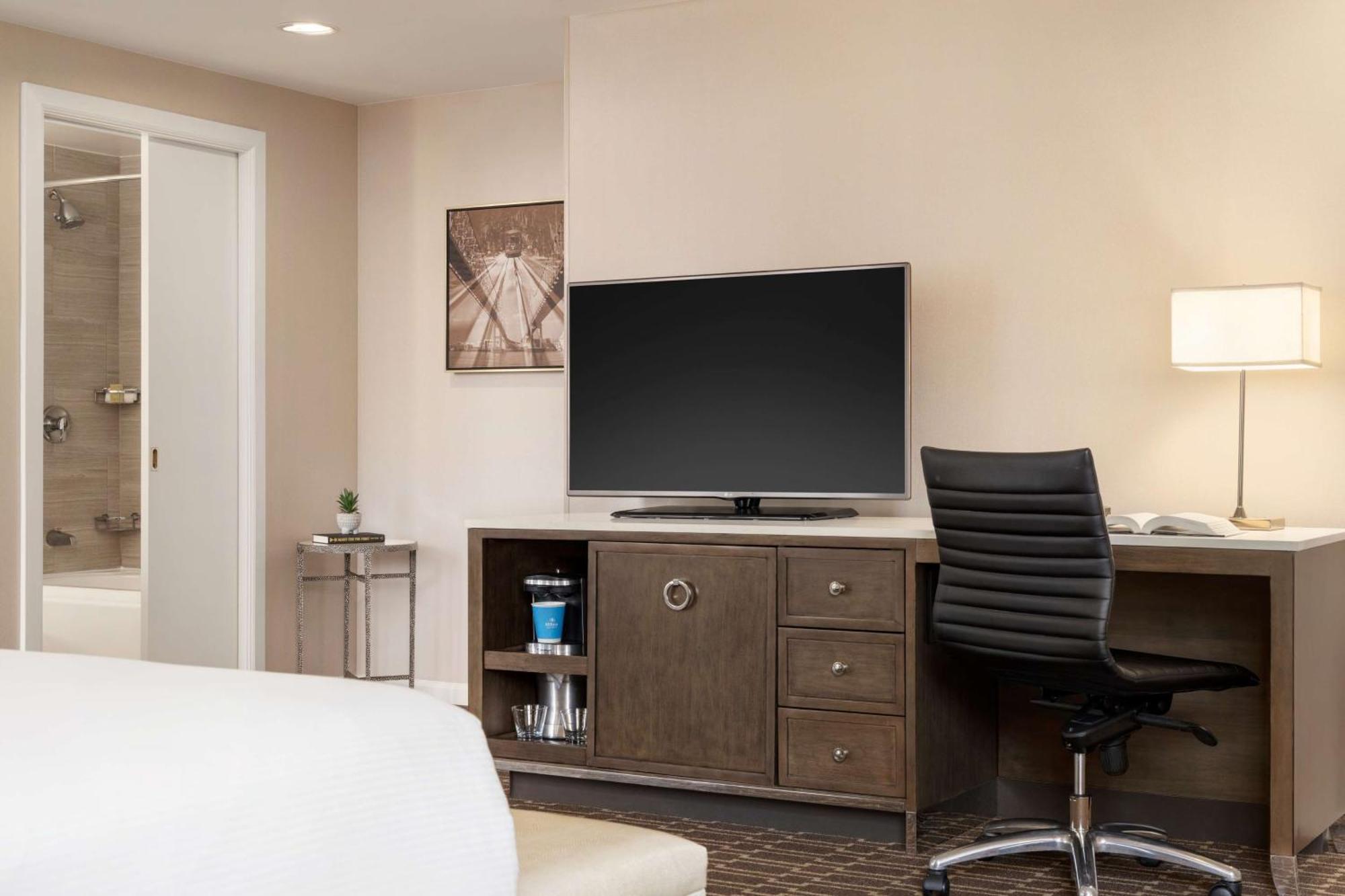 Hilton / St. Charles Avenue 4*