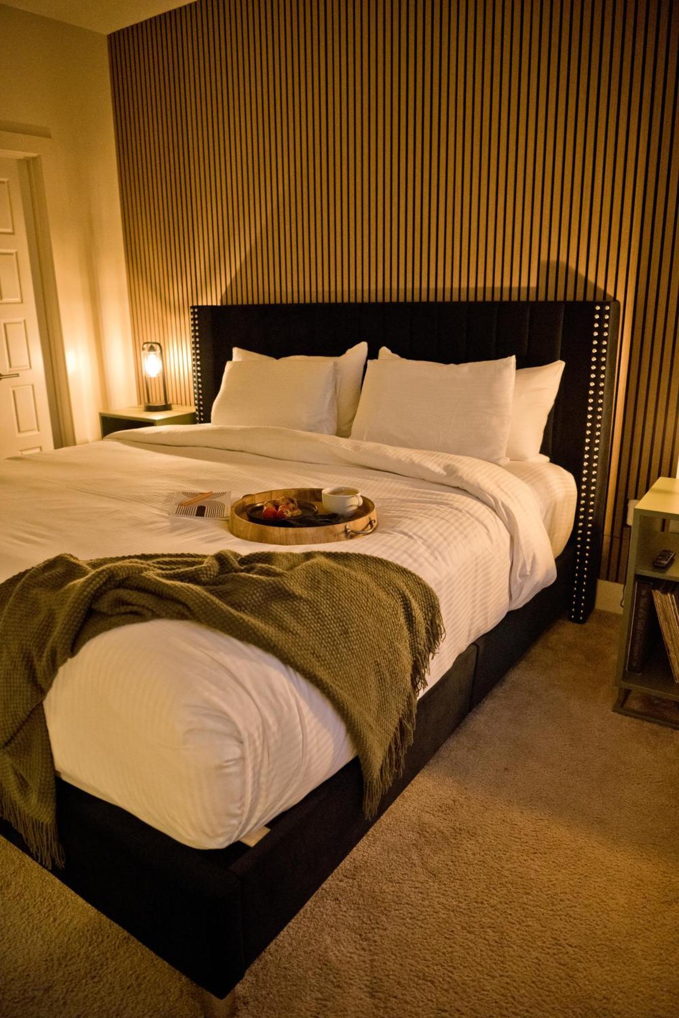 Luxury 2-bedroom Steps Away From The French Quarter