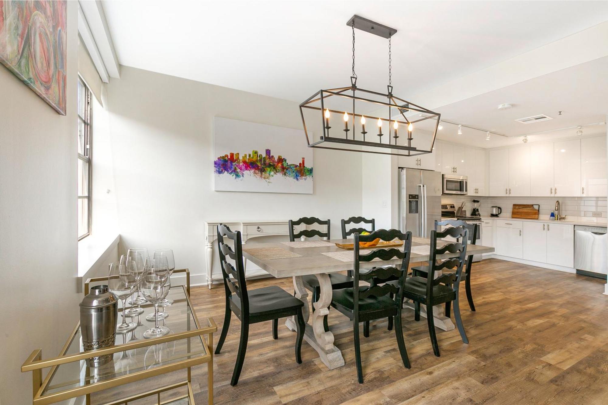 Modern & Fully Furnished In The Heart Of The New Orleans