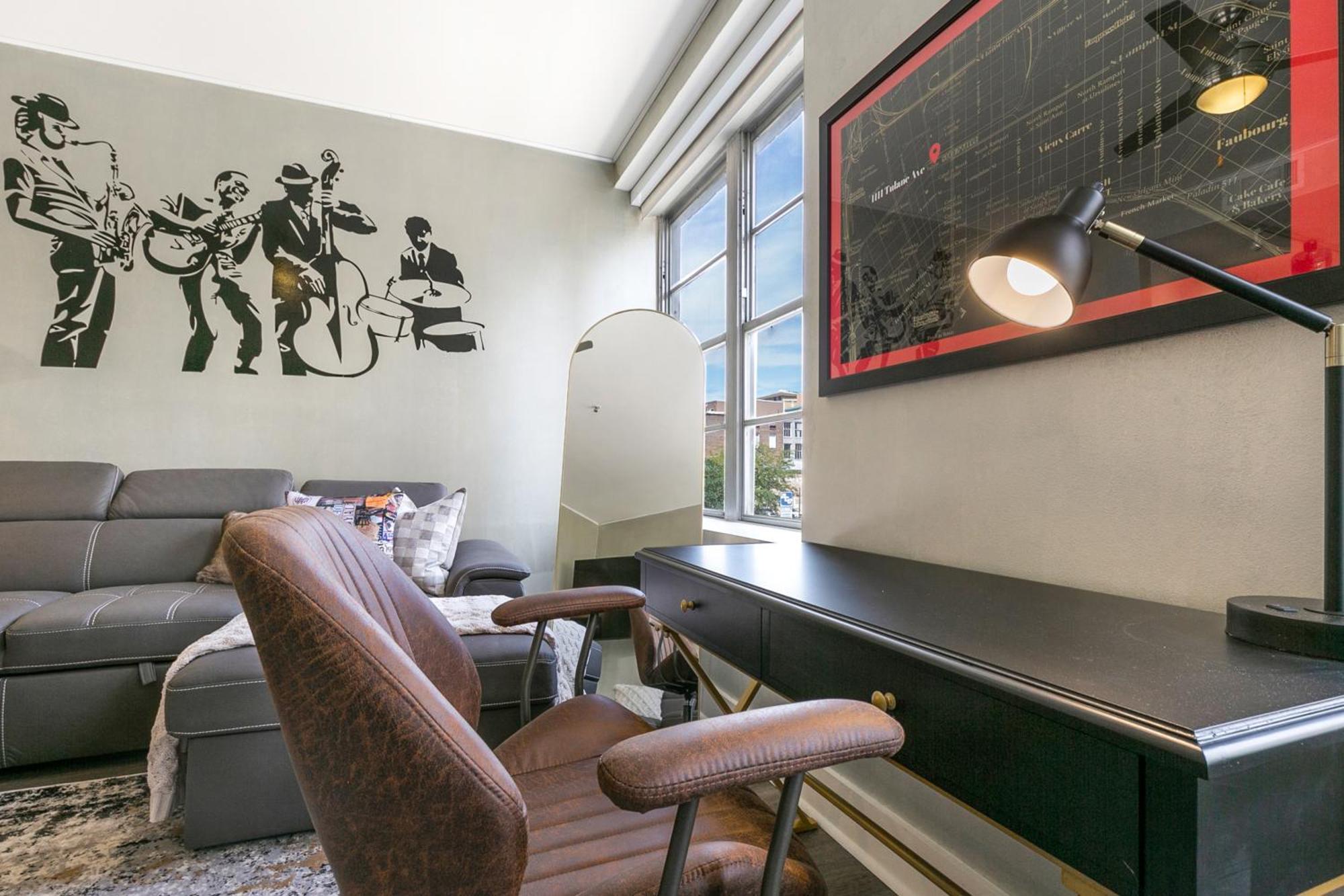 California Building Oasis: 1br In Vibrant Apartment