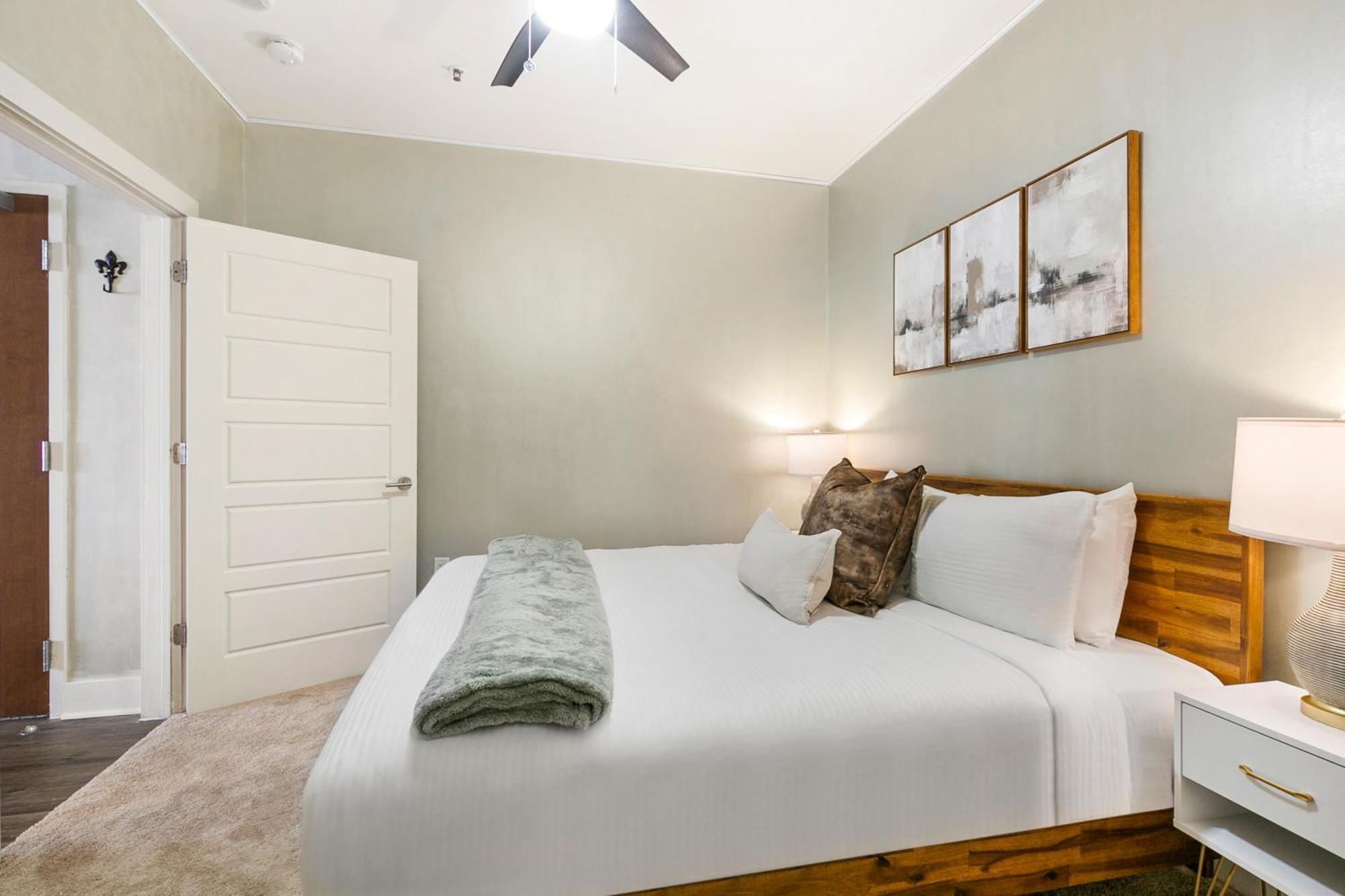 California Building Oasis: 1br In Vibrant Apartment New Orleans