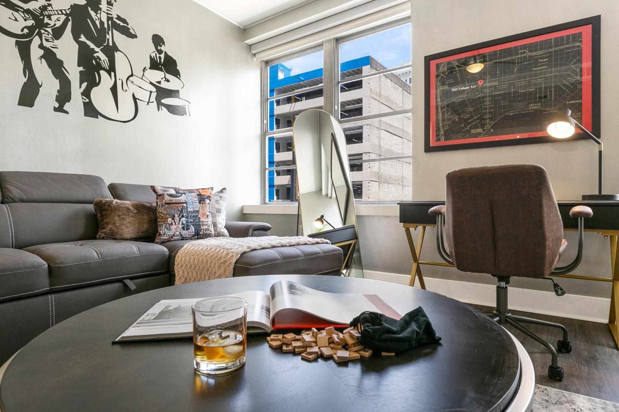 California Building Oasis: 1br In Vibrant Apartment