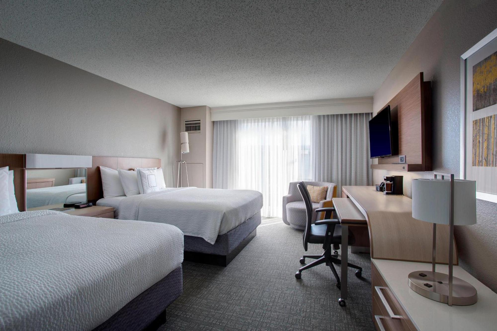 Courtyard By Marriott Warehouse Arts District Hotel