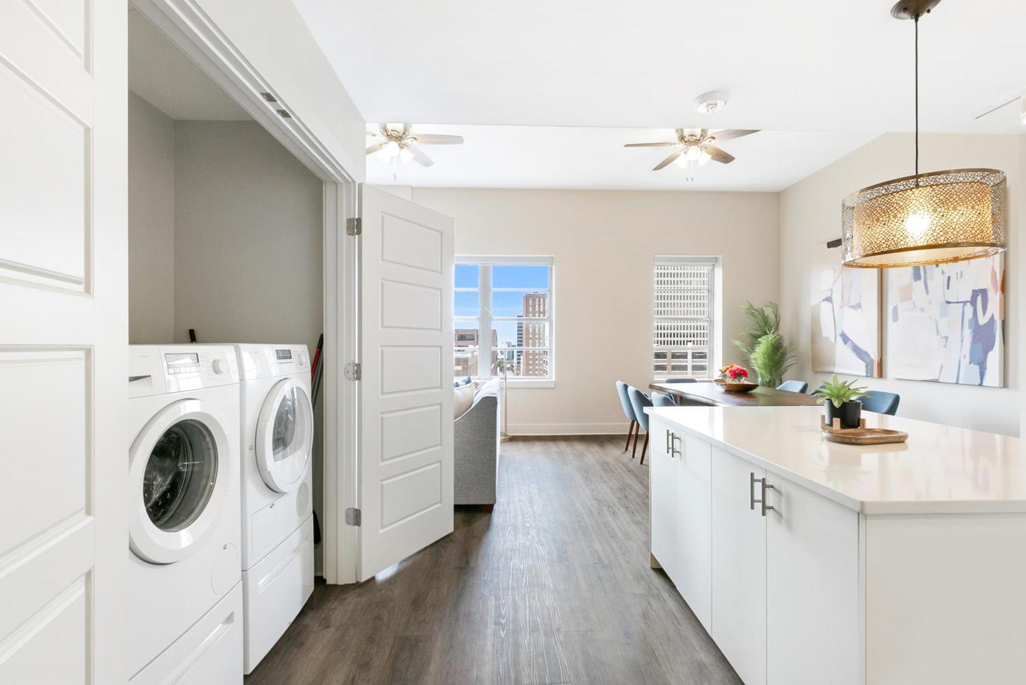 Apartment Spacious 4b Oasis Steps From French Quarter - Your Nola Dream Awaits!
