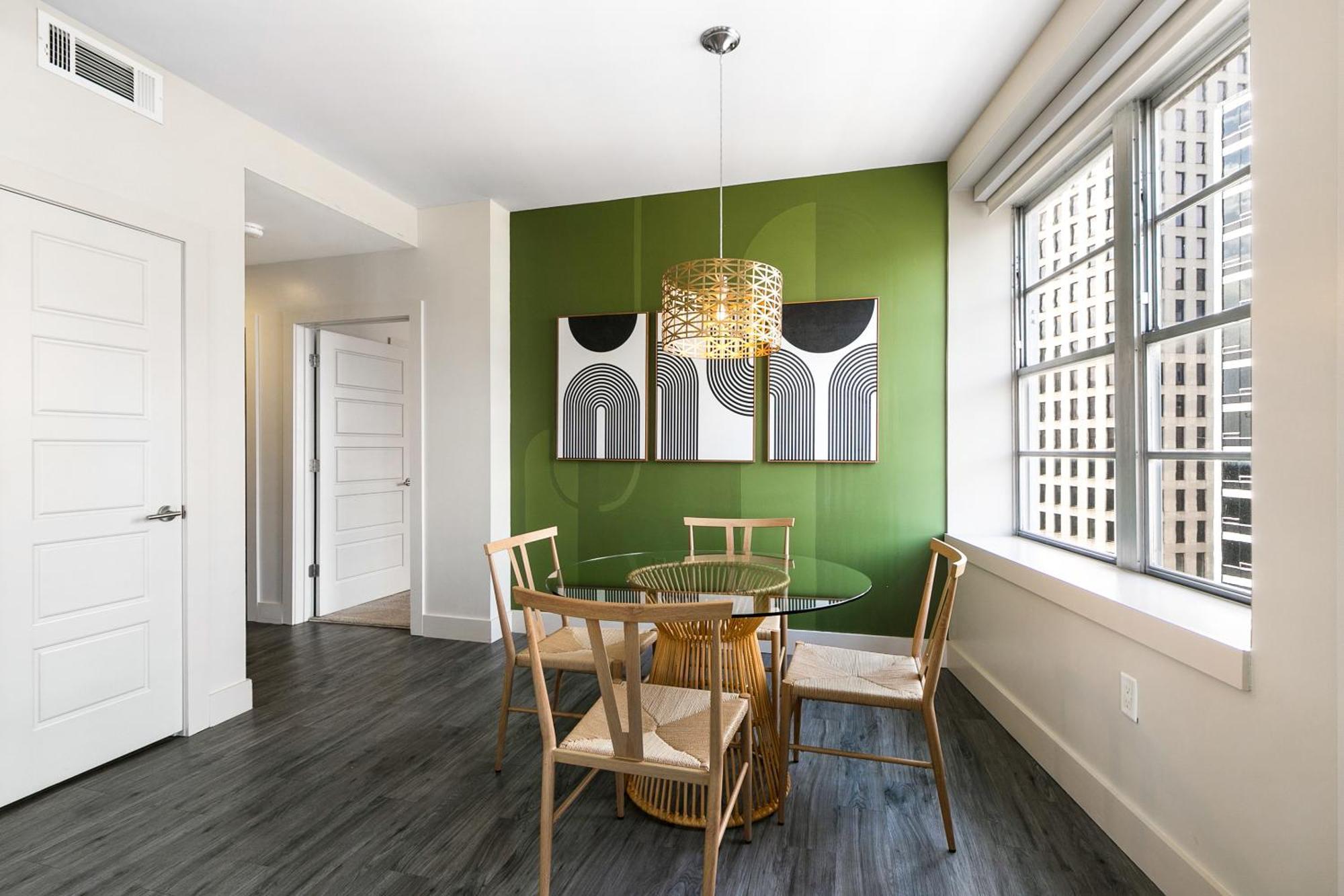 Luxury 2-bedroom Steps Away From The French Quarter Apartment *