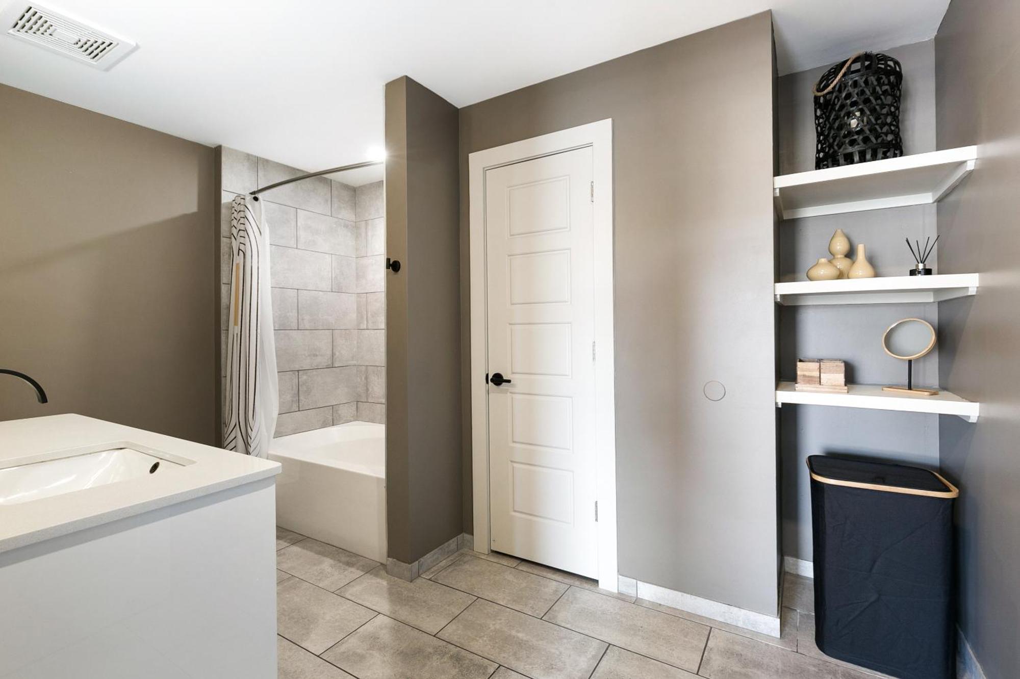 Apartment Luxury 2-bedroom Steps Away From The French Quarter