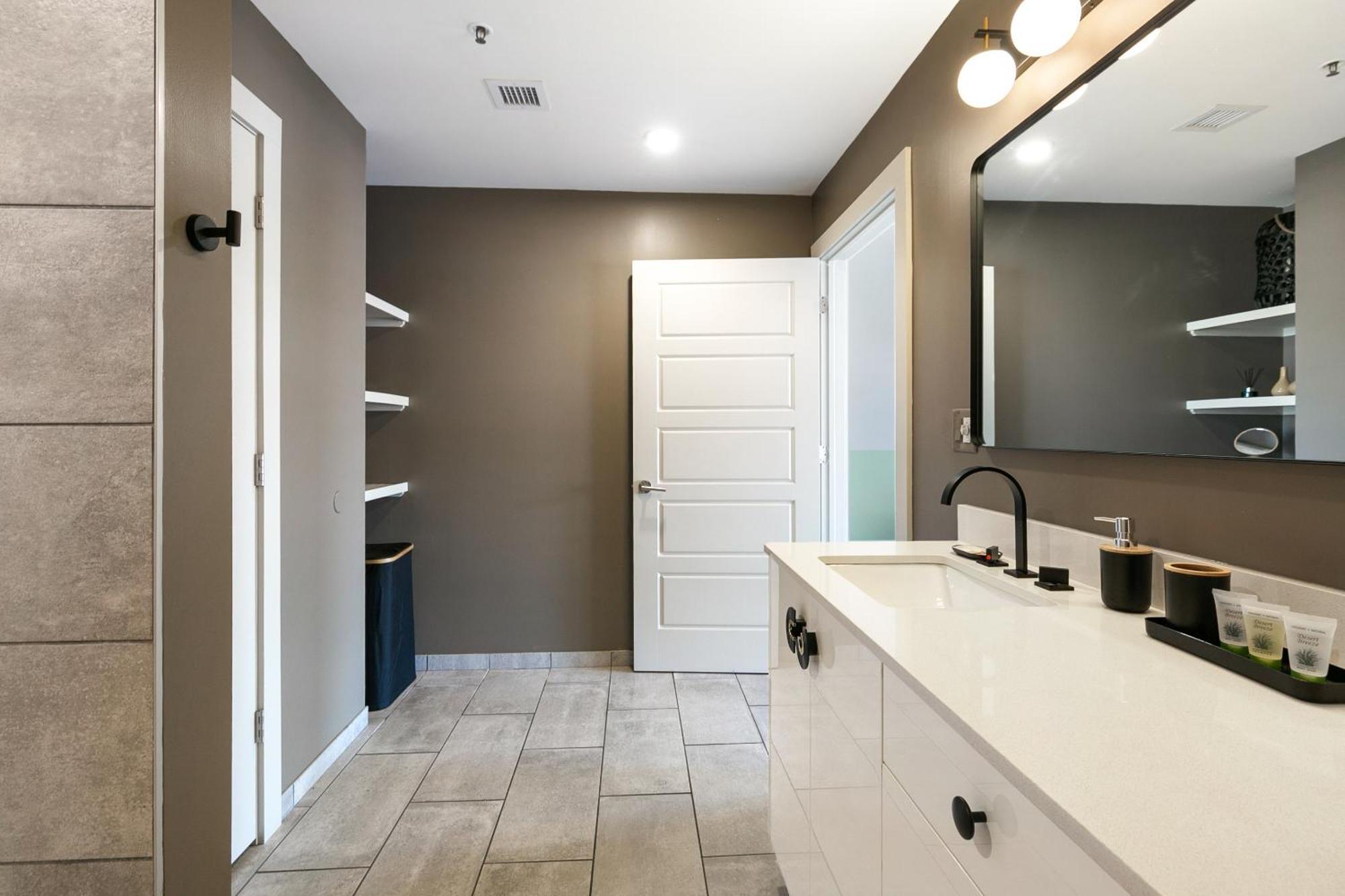 Luxury 2-bedroom Steps Away From The French Quarter Apartment