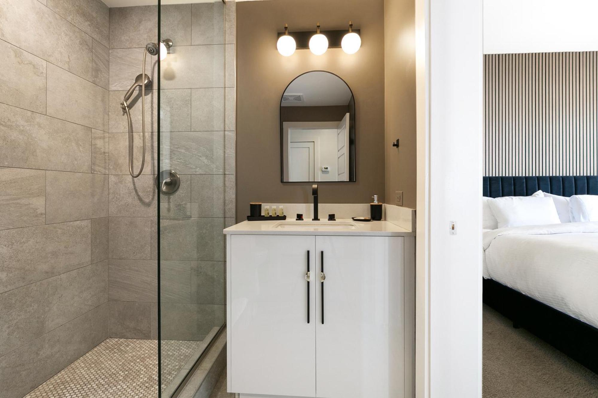 Luxury 2-bedroom Steps Away From The French Quarter *