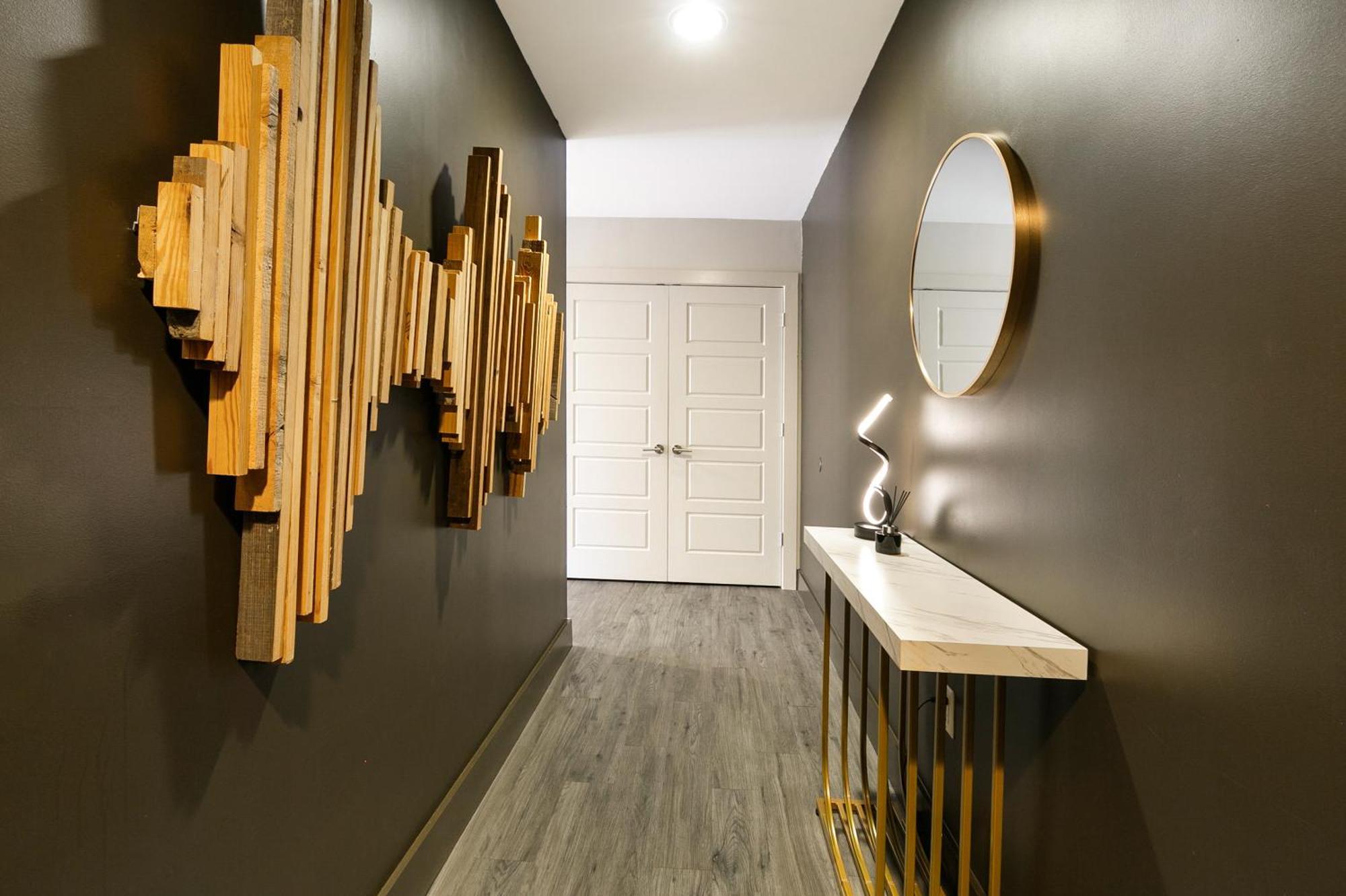 Luxury 2-bedroom Steps Away From The French Quarter