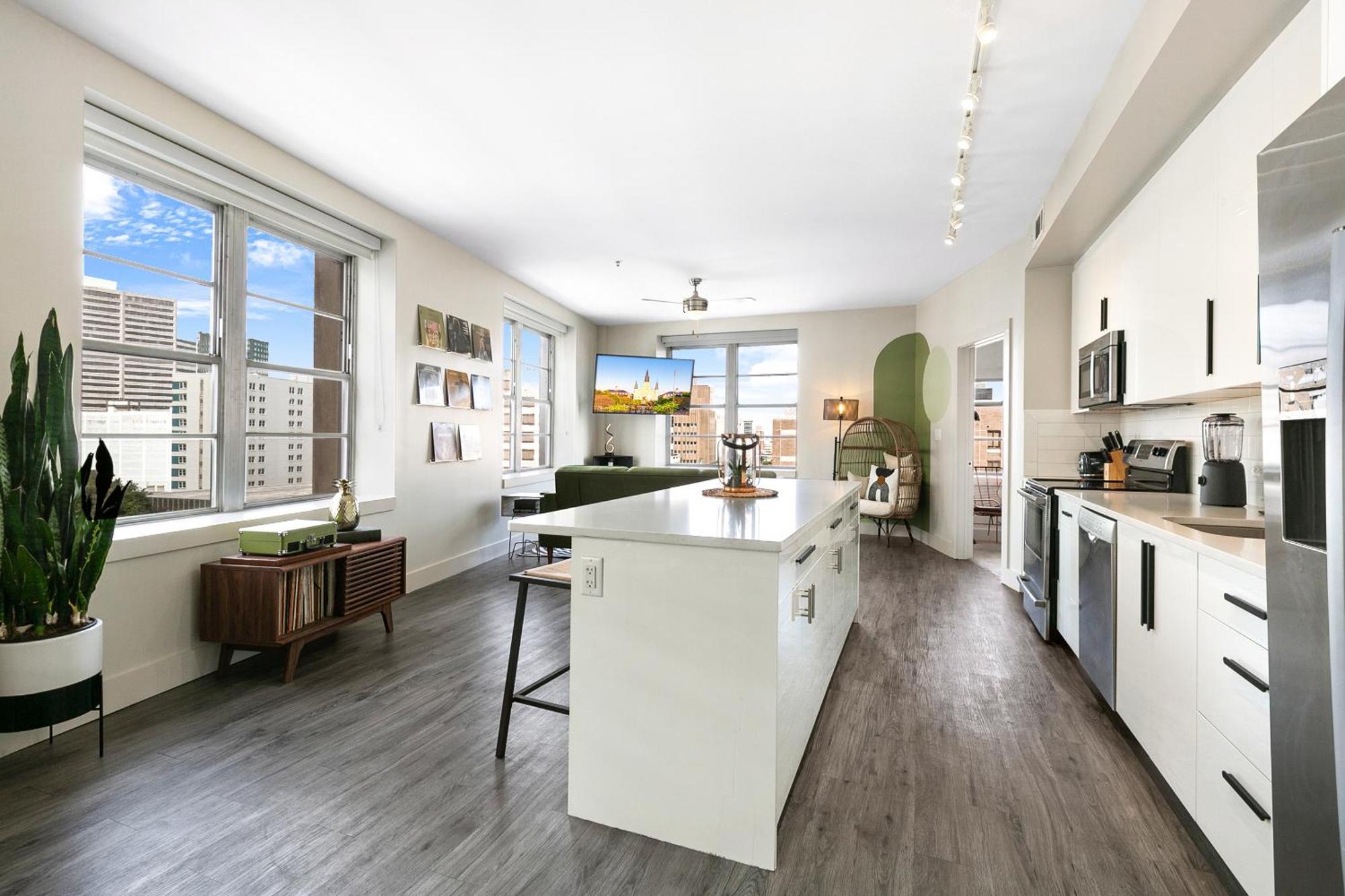 Apartment Luxury 2-bedroom Steps Away From The French Quarter