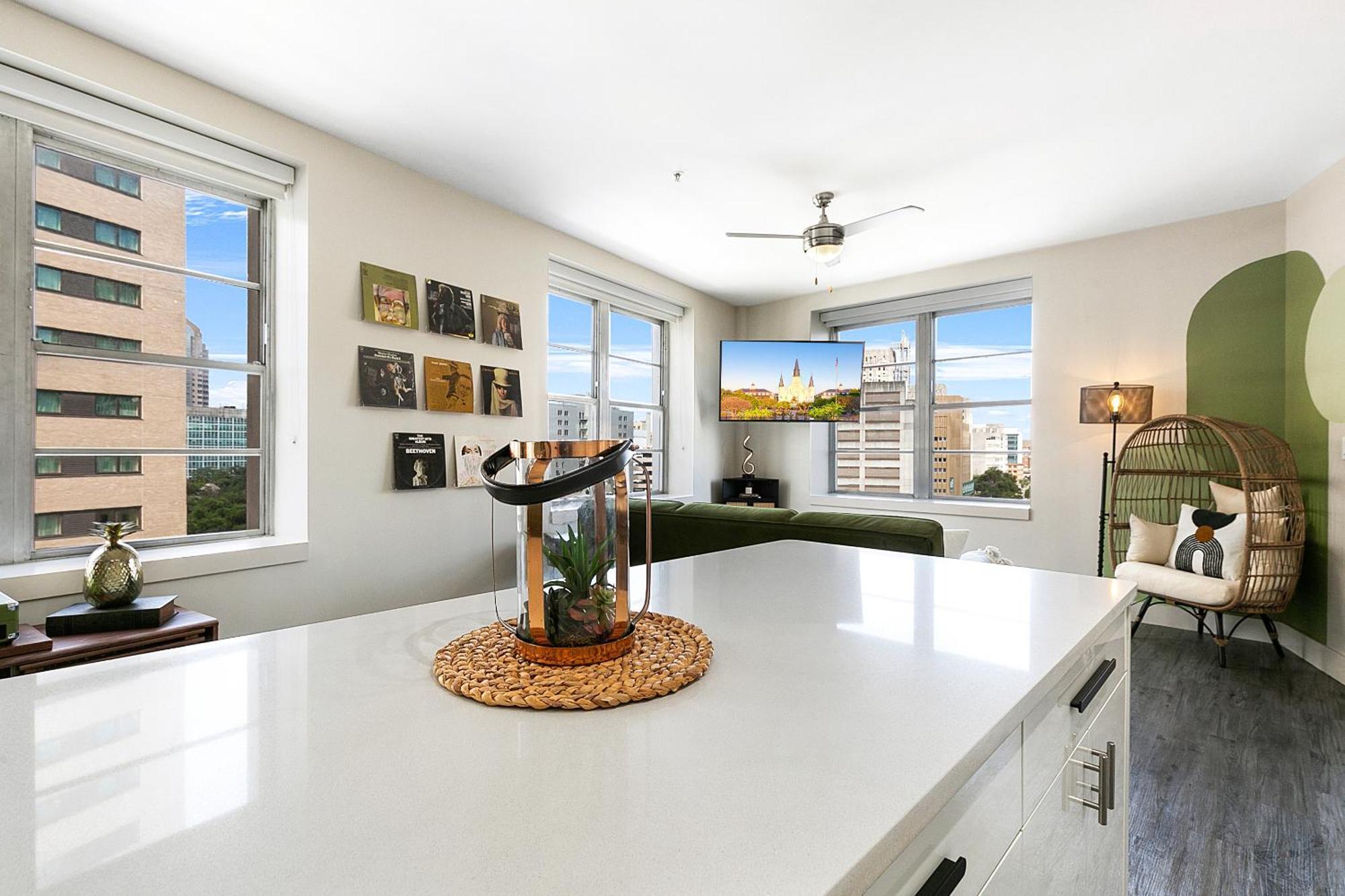 Luxury 2-bedroom Steps Away From The French Quarter *