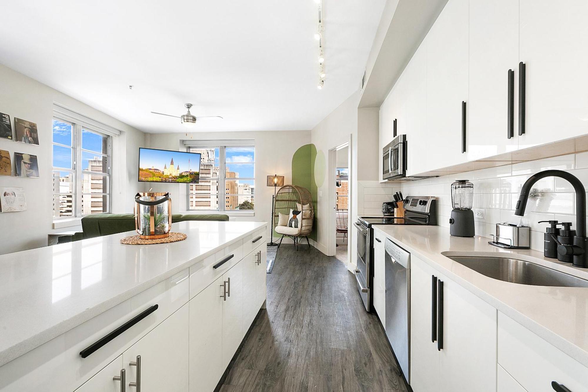 Luxury 2-bedroom Steps Away From The French Quarter * New Orleans