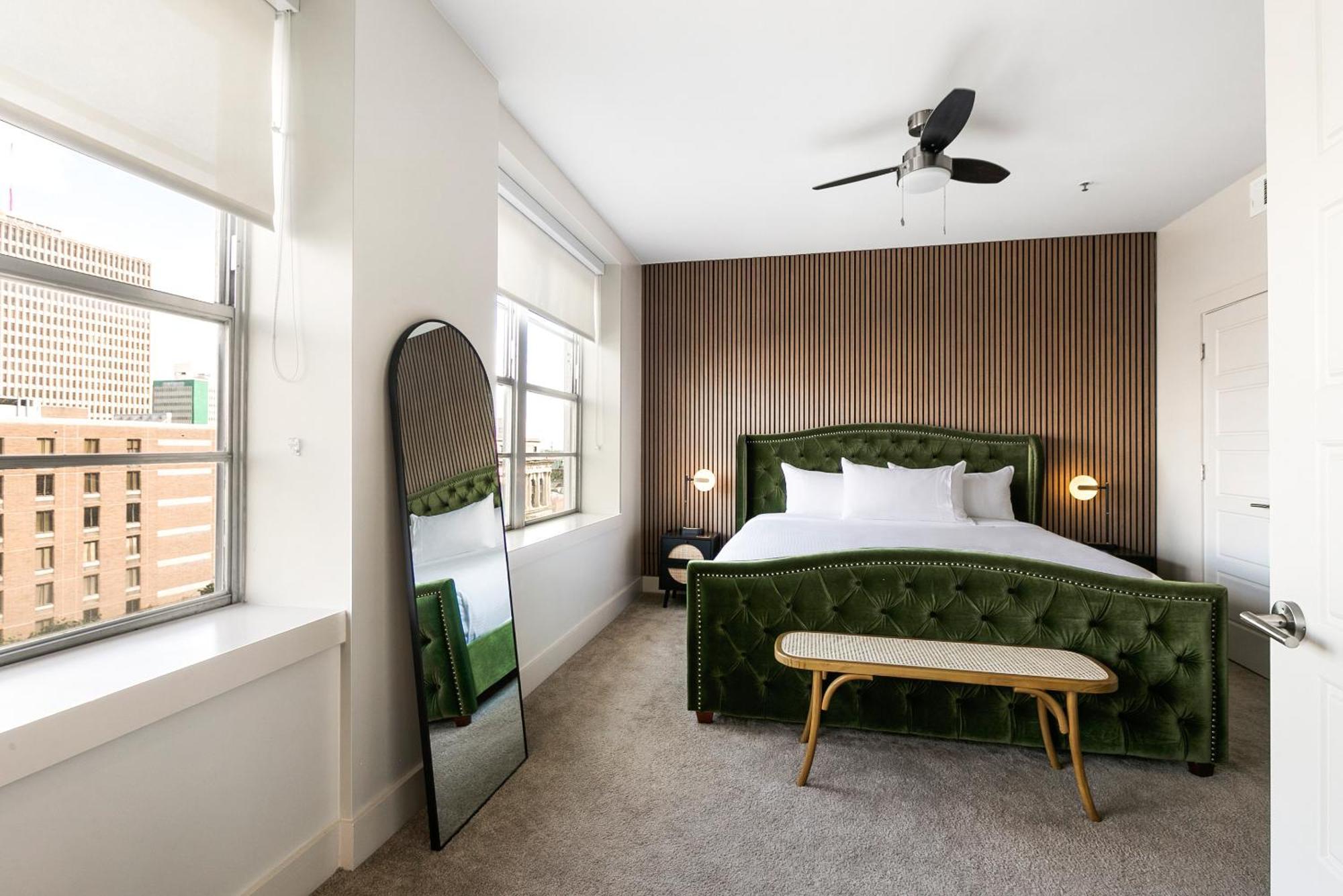Luxury 2-bedroom Steps Away From The French Quarter