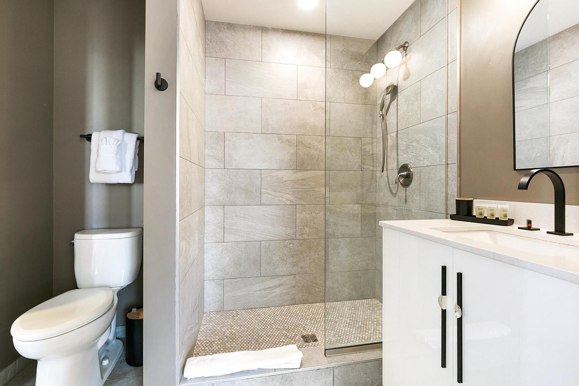 Luxury 2-bedroom Steps Away From The French Quarter Apartment *