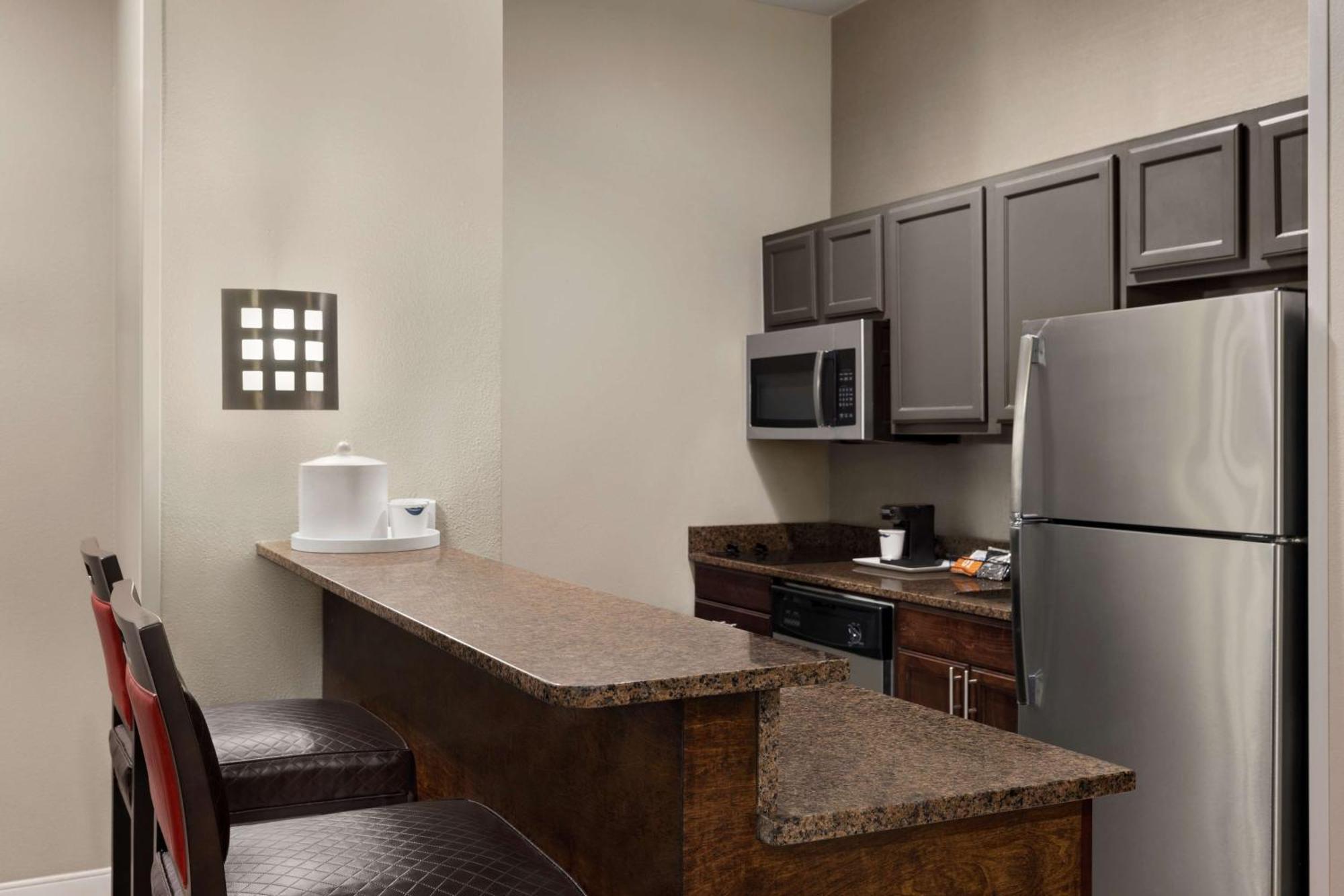 Hotel Hampton And Convention Center New Orleans