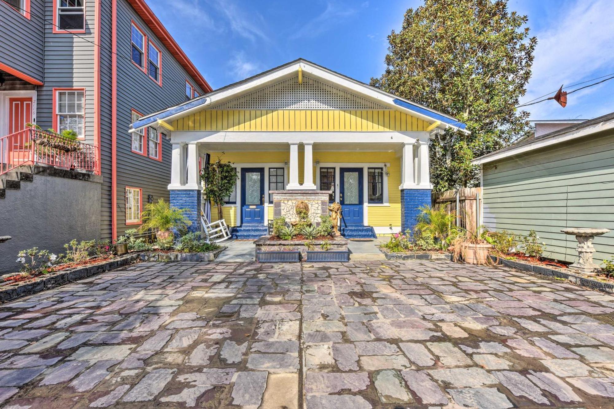 Glam Vacation With Deck! Holiday home *