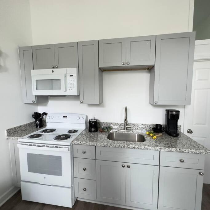 Charming 2br! Close To Fq & Bourbon St. Apartment *