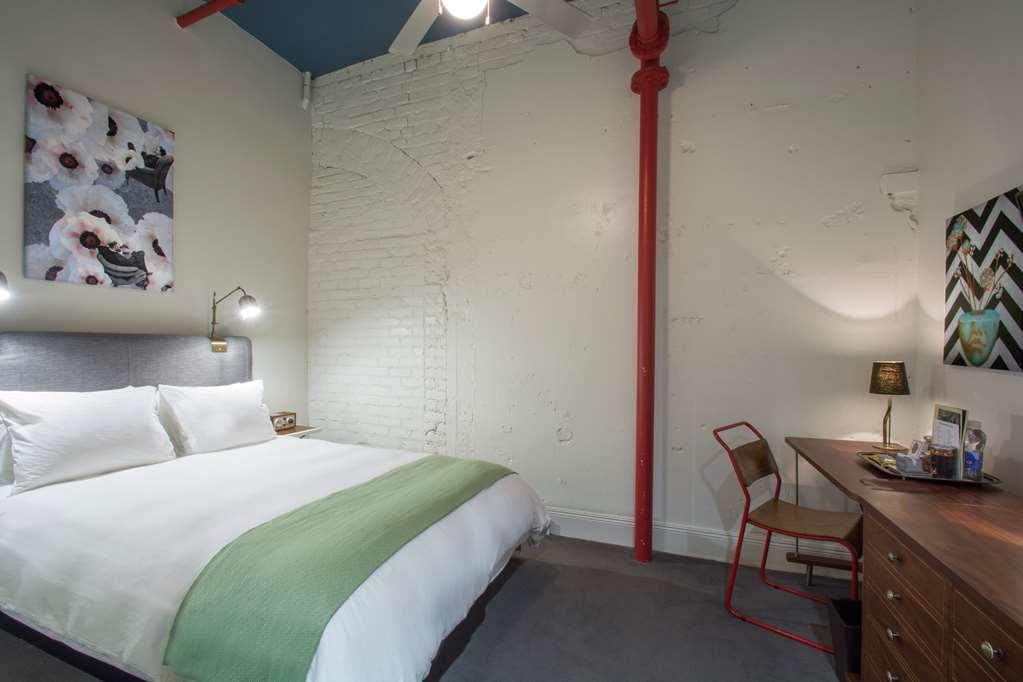 The Old No. 77 & Chandlery Hotel