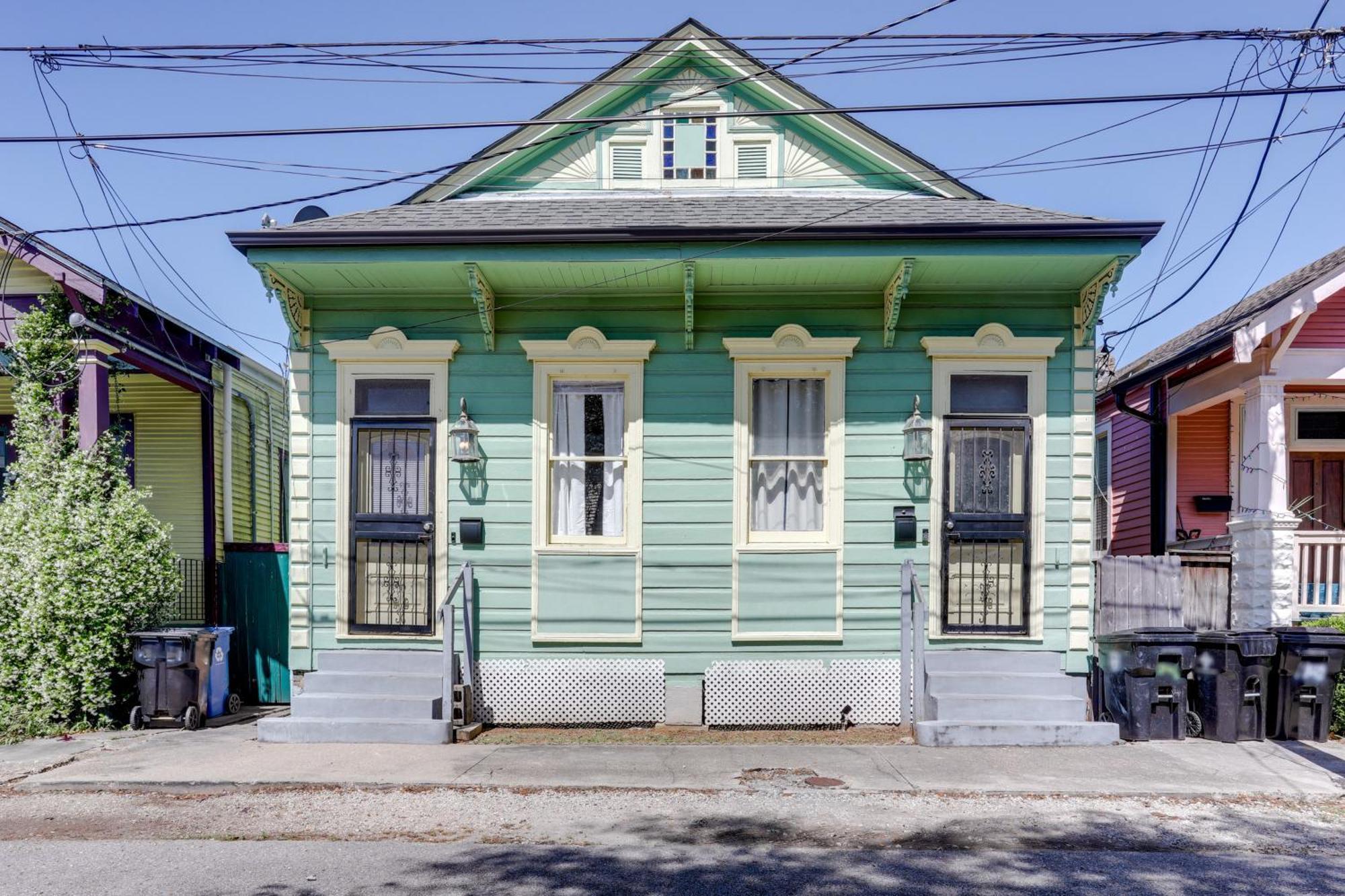 Quaint Duplex 3 Mi To French Quarter Apartment
