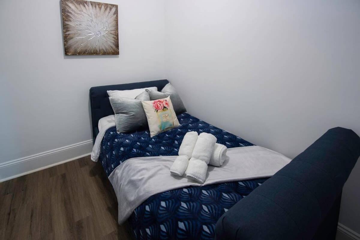 5 Bedroom - Sleeps 8! Steps From Bourbon Street! Villa
