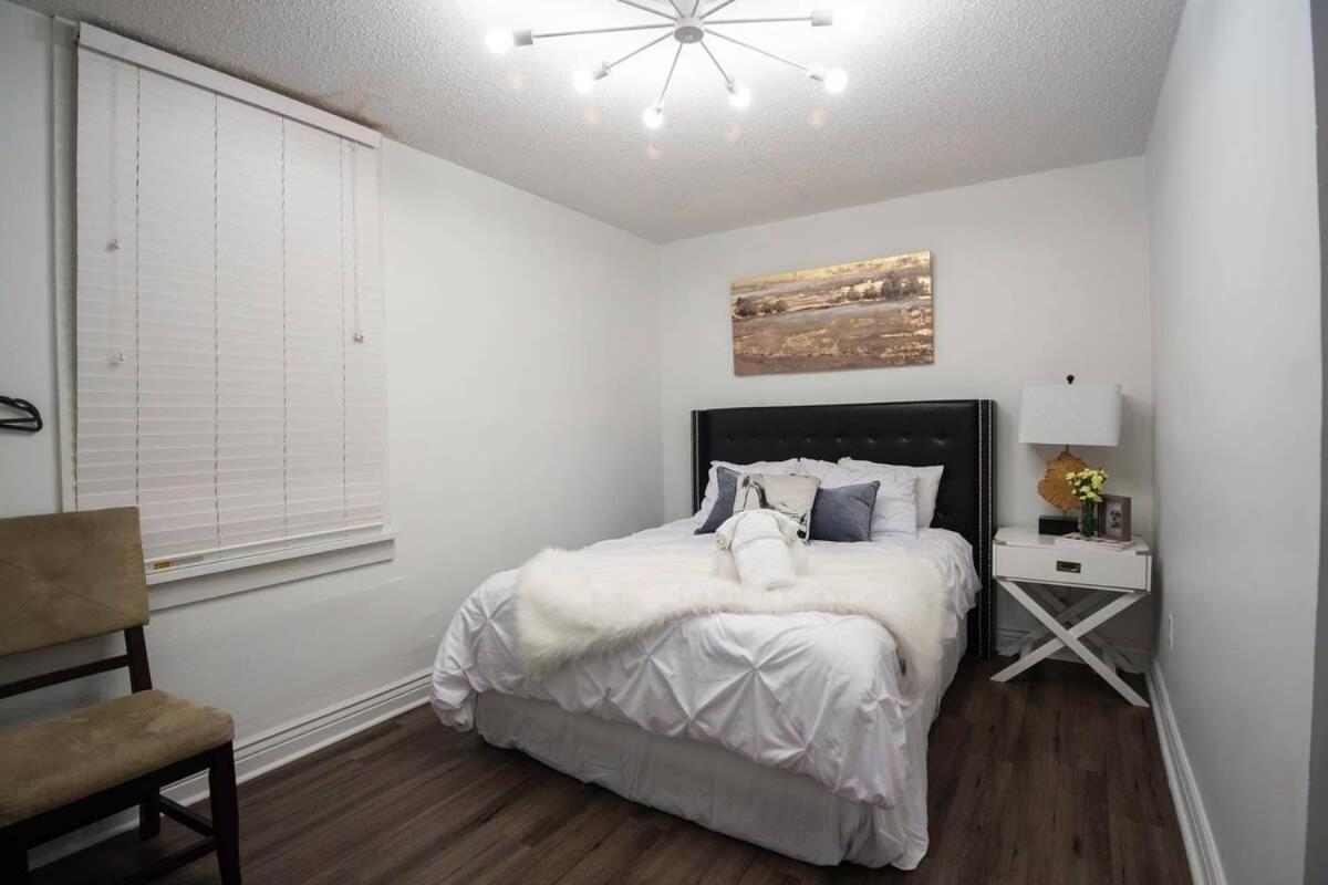 5 Bedroom - Sleeps 8! Steps From Bourbon Street! Villa New Orleans