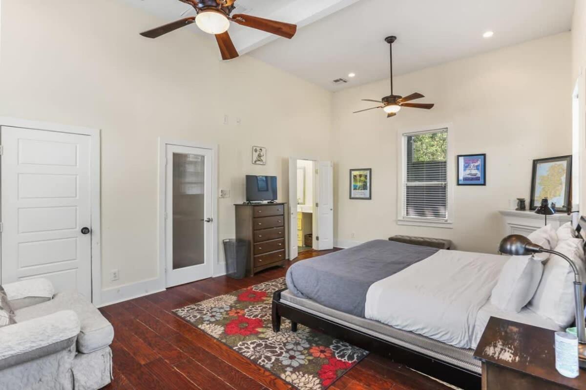 Art Filled Sanctuary In The Heart Of Mid Holiday home New Orleans