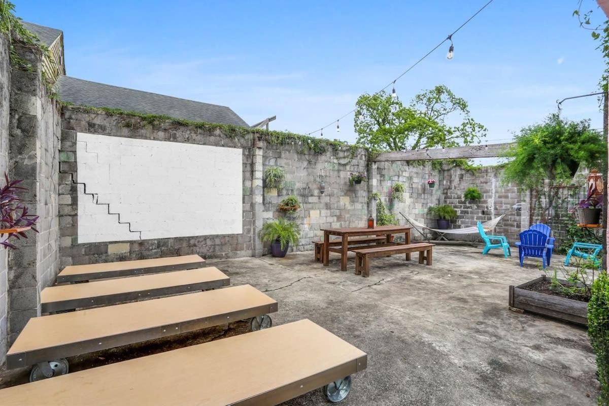 Urban 3 Bedroom Local Art Filled Frenchman Oasis * New Orleans