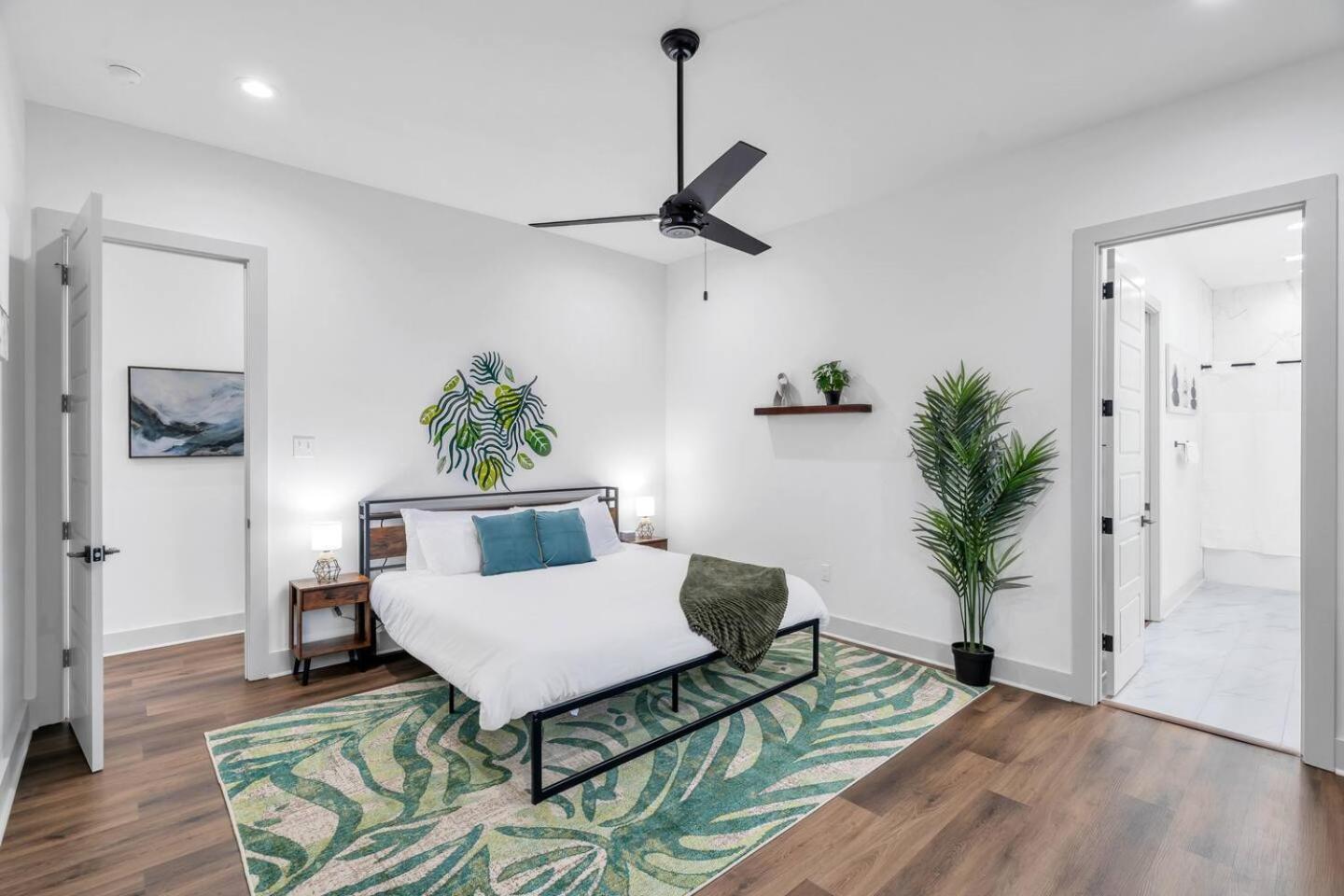 Luxe 3br Huge Backyard & Balcony, Walk To Dome *