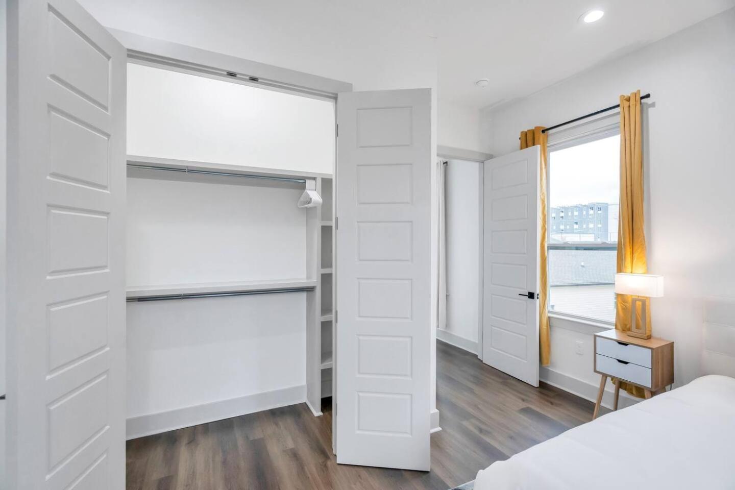 Luxe 3br Huge Backyard & Balcony, Walk To Dome Holiday home *