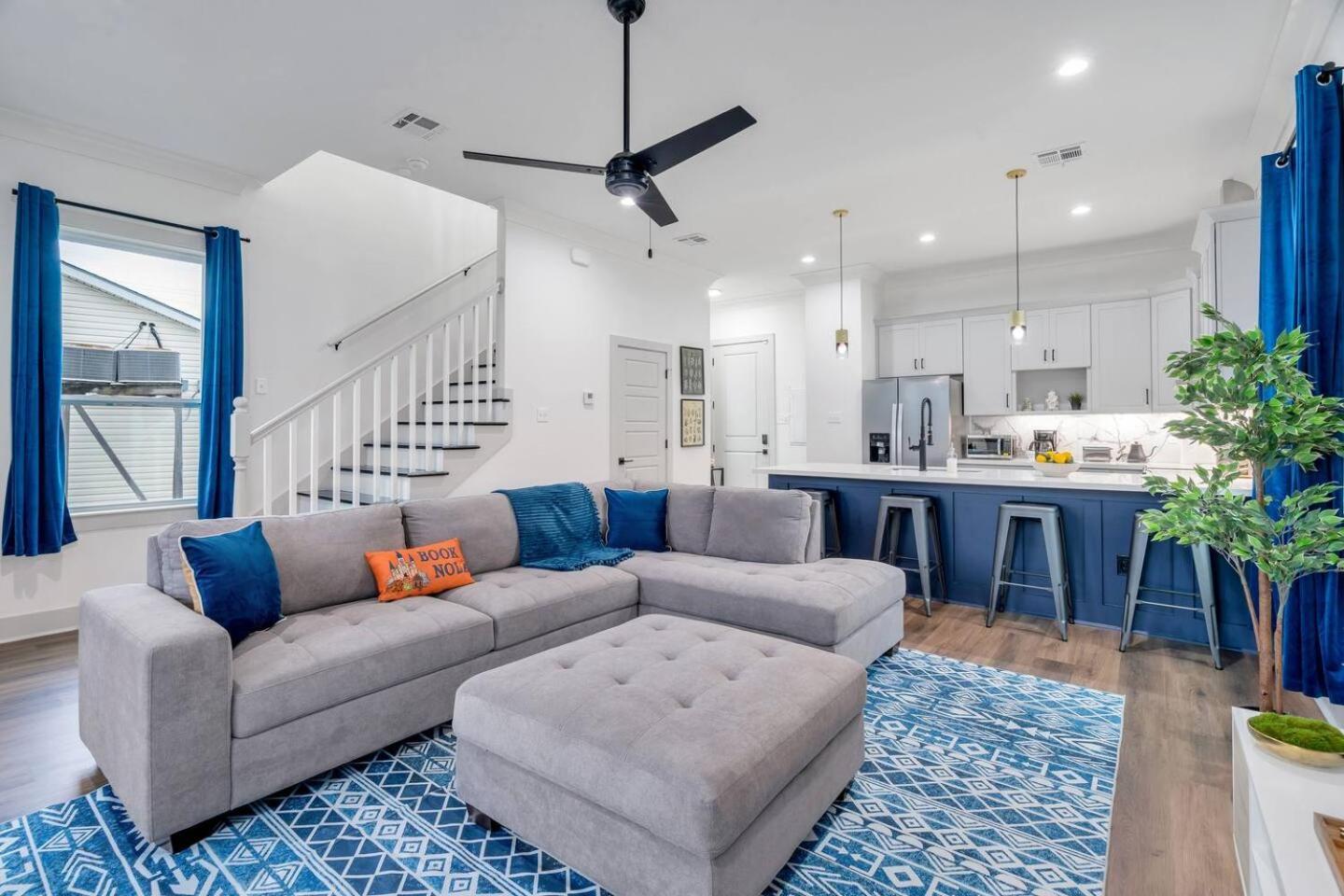 Luxe 3br Huge Backyard & Balcony, Walk To Dome Holiday home