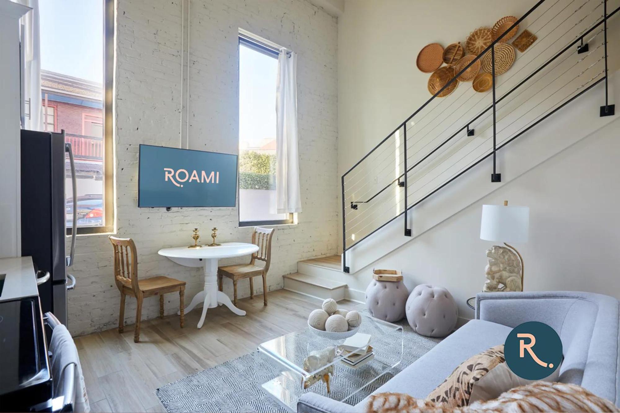 Roami At The Esplanade Apartment