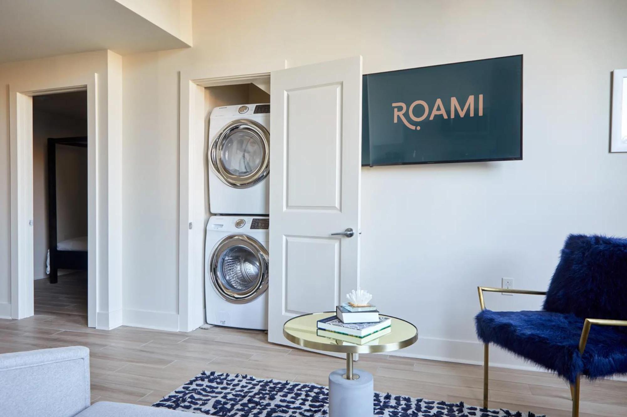 Roami At The Esplanade Apartment