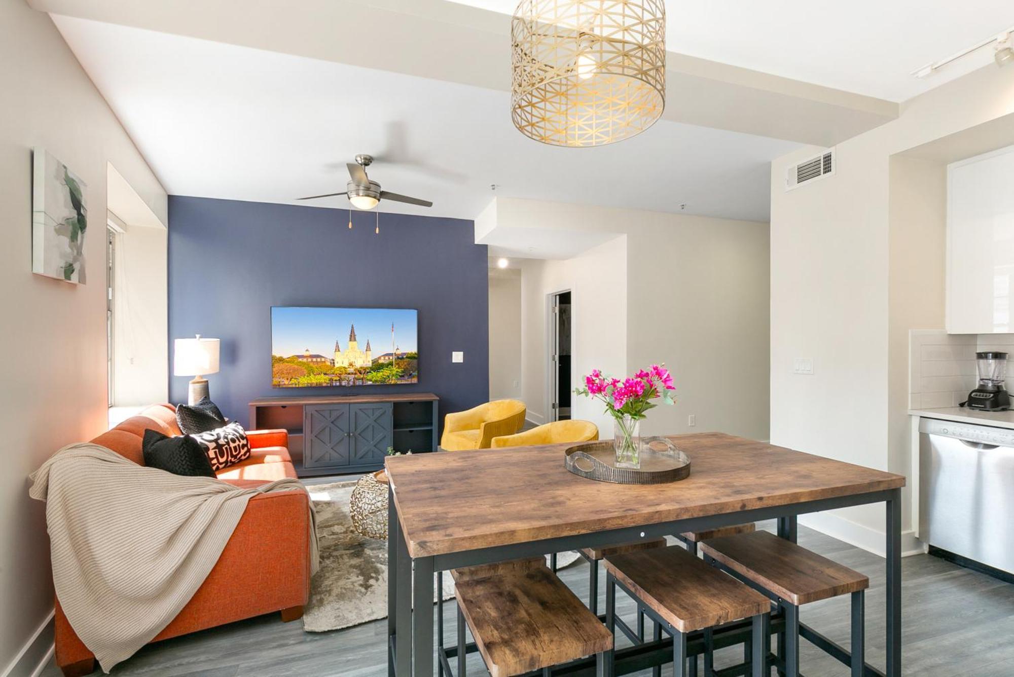 Apartment Nola Charm - Luxury 4-bed Retreat Steps From French Quarter New Orleans