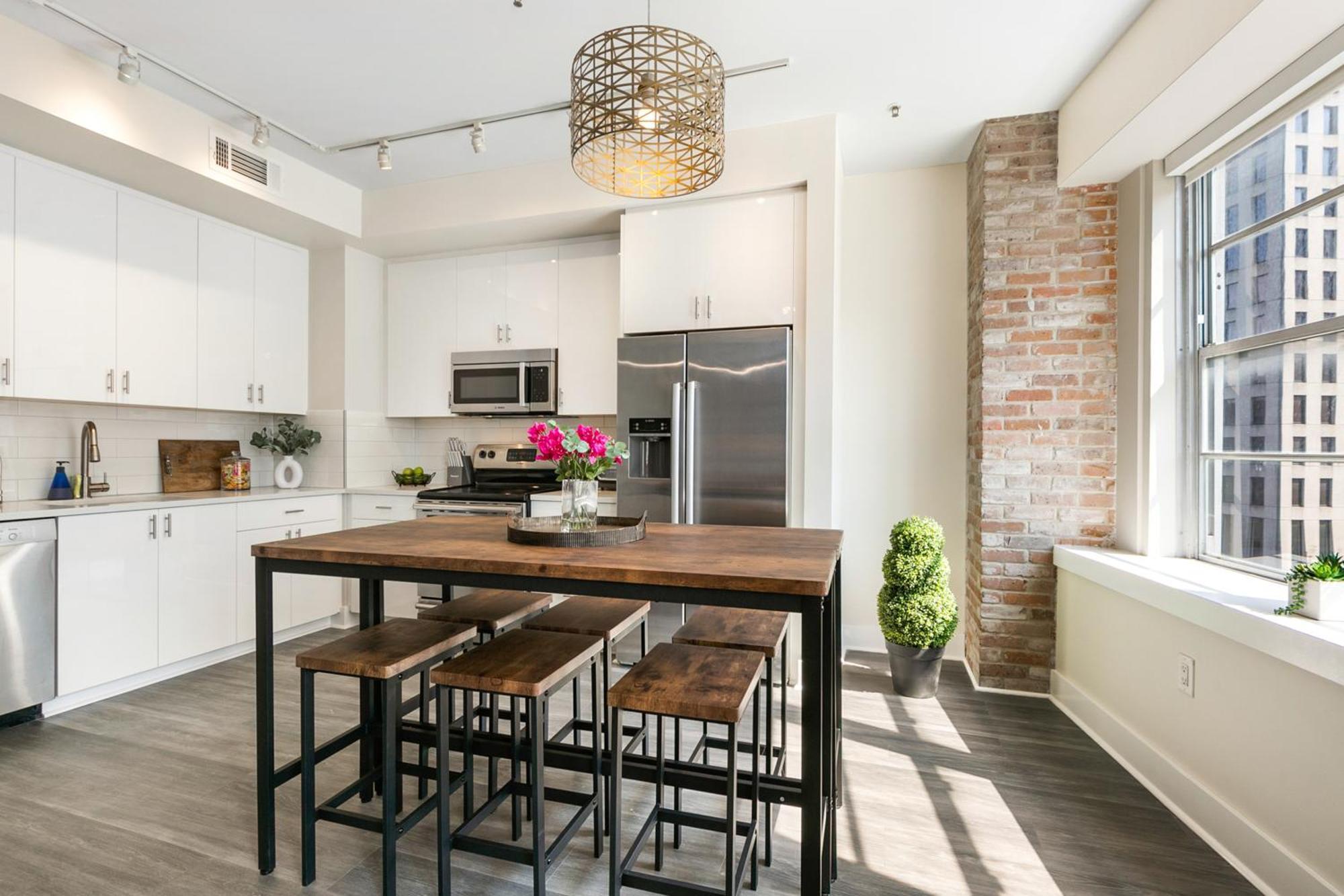 Nola Charm - Luxury 4-bed Retreat Steps From French Quarter Apartment