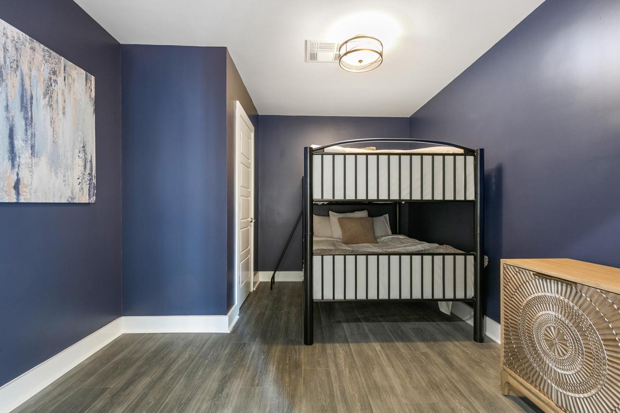 Nola Charm - Luxury 4-bed Retreat Steps From French Quarter Apartment *