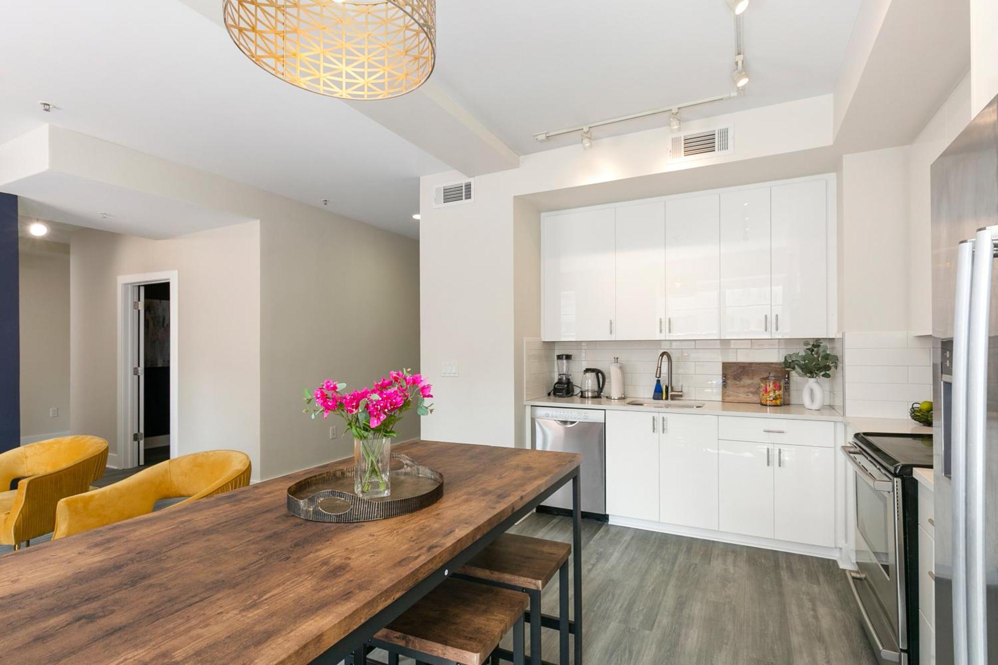 Apartment Nola Charm - Luxury 4-bed Retreat Steps From French Quarter *