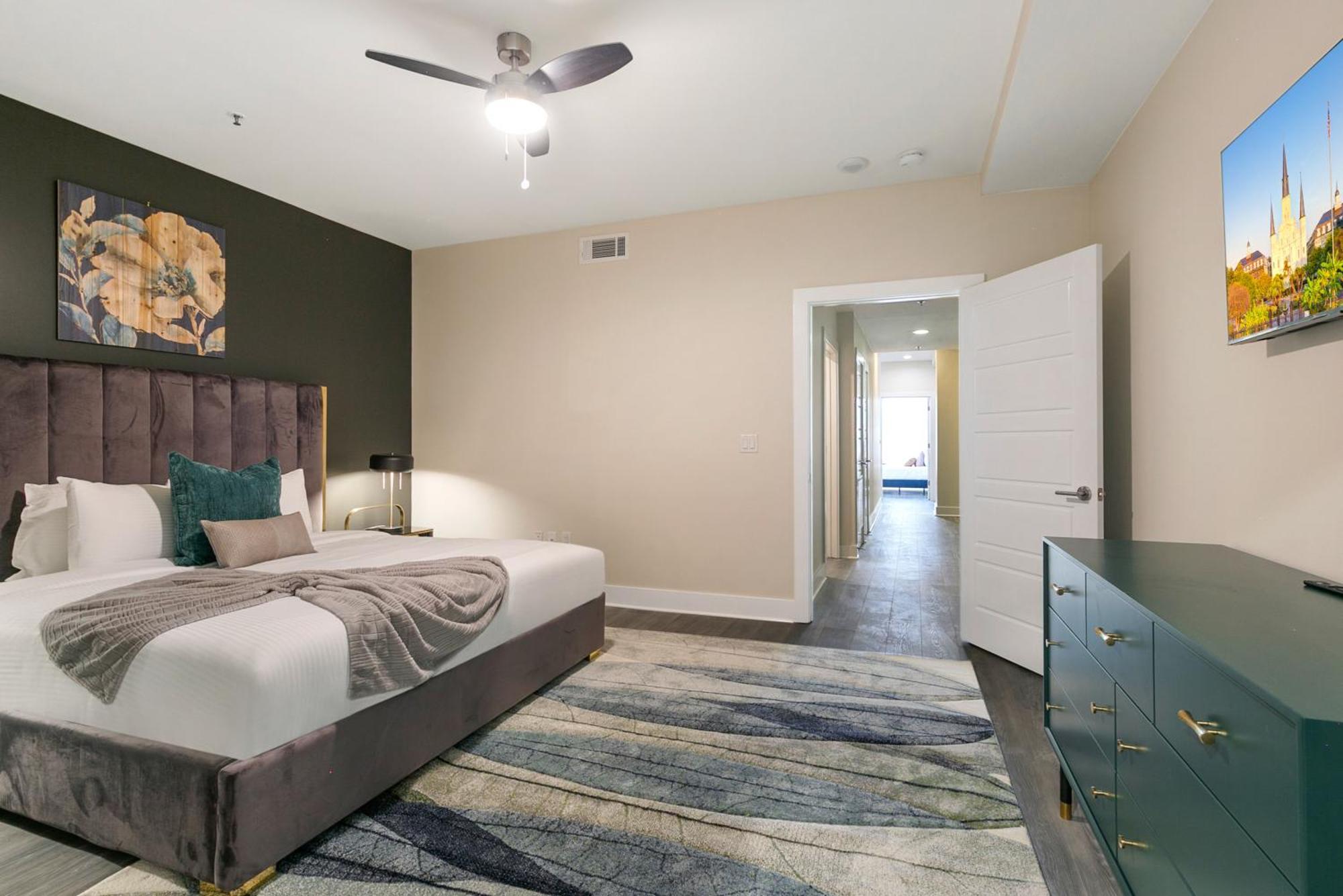 Nola Charm - Luxury 4-bed Retreat Steps From French Quarter Apartment *