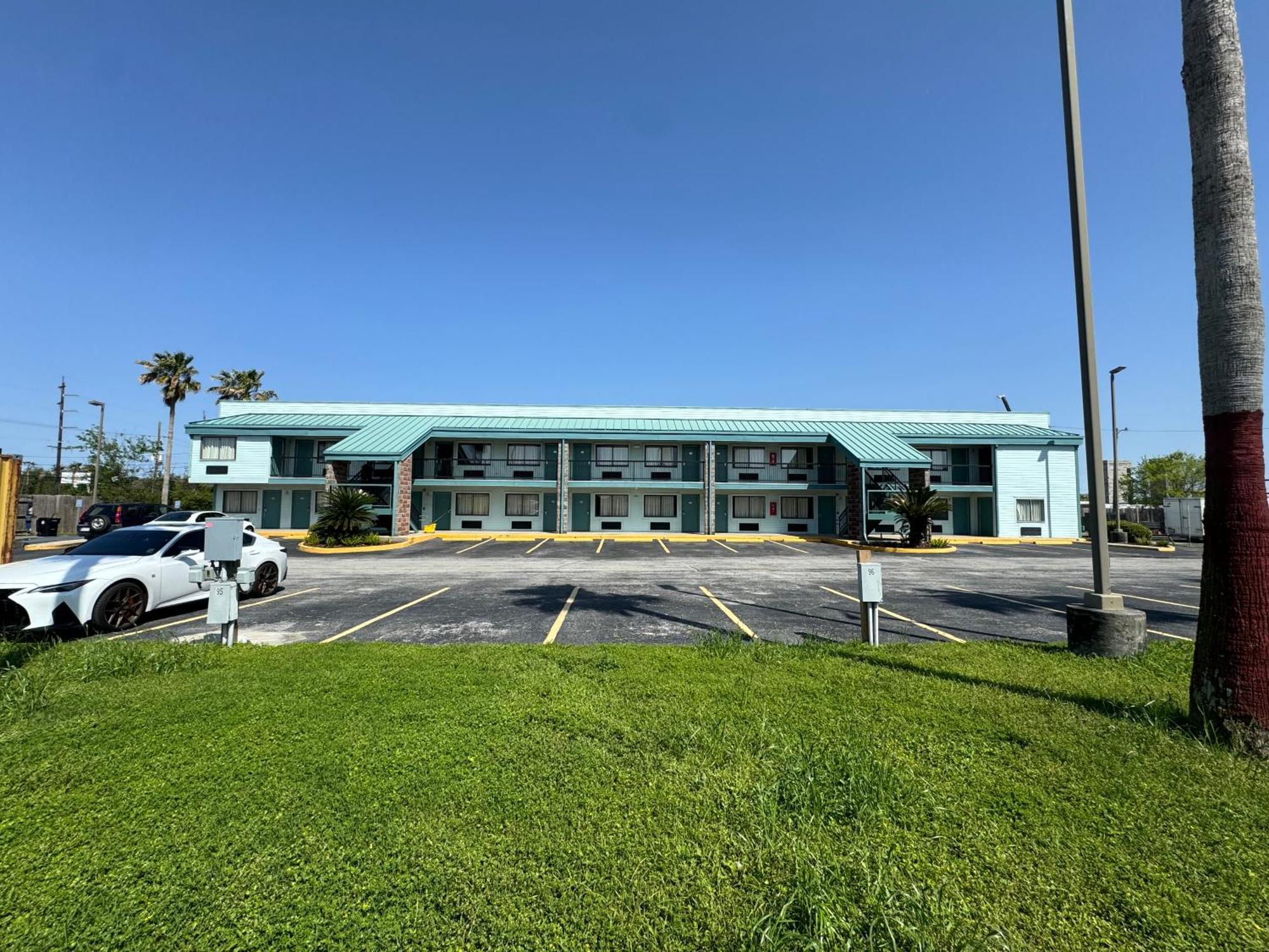 Nola & Hotel 4*