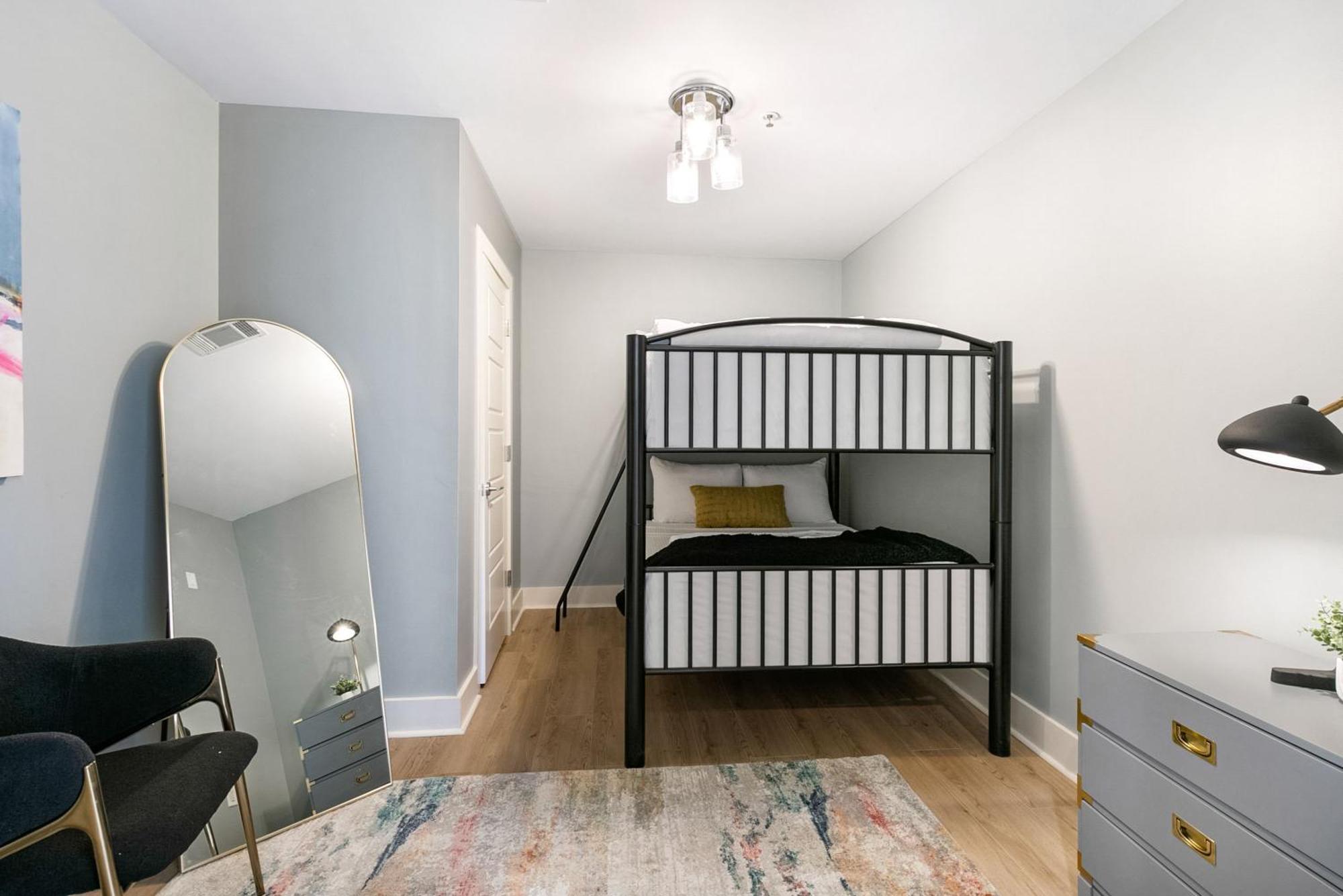 Modern & Fully Furnished In The Heart Of The Apartment