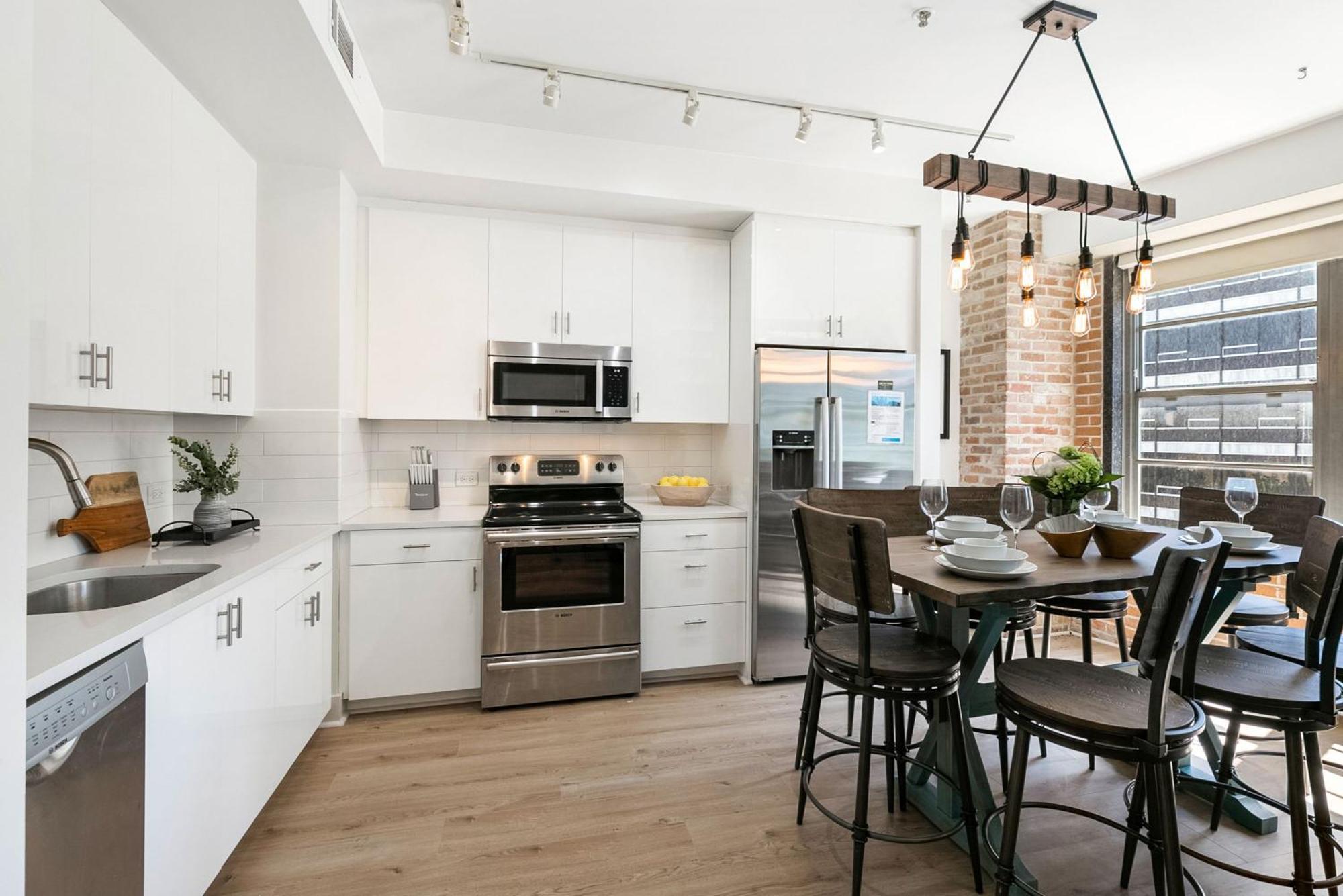 Modern & Fully Furnished In The Heart Of The New Orleans