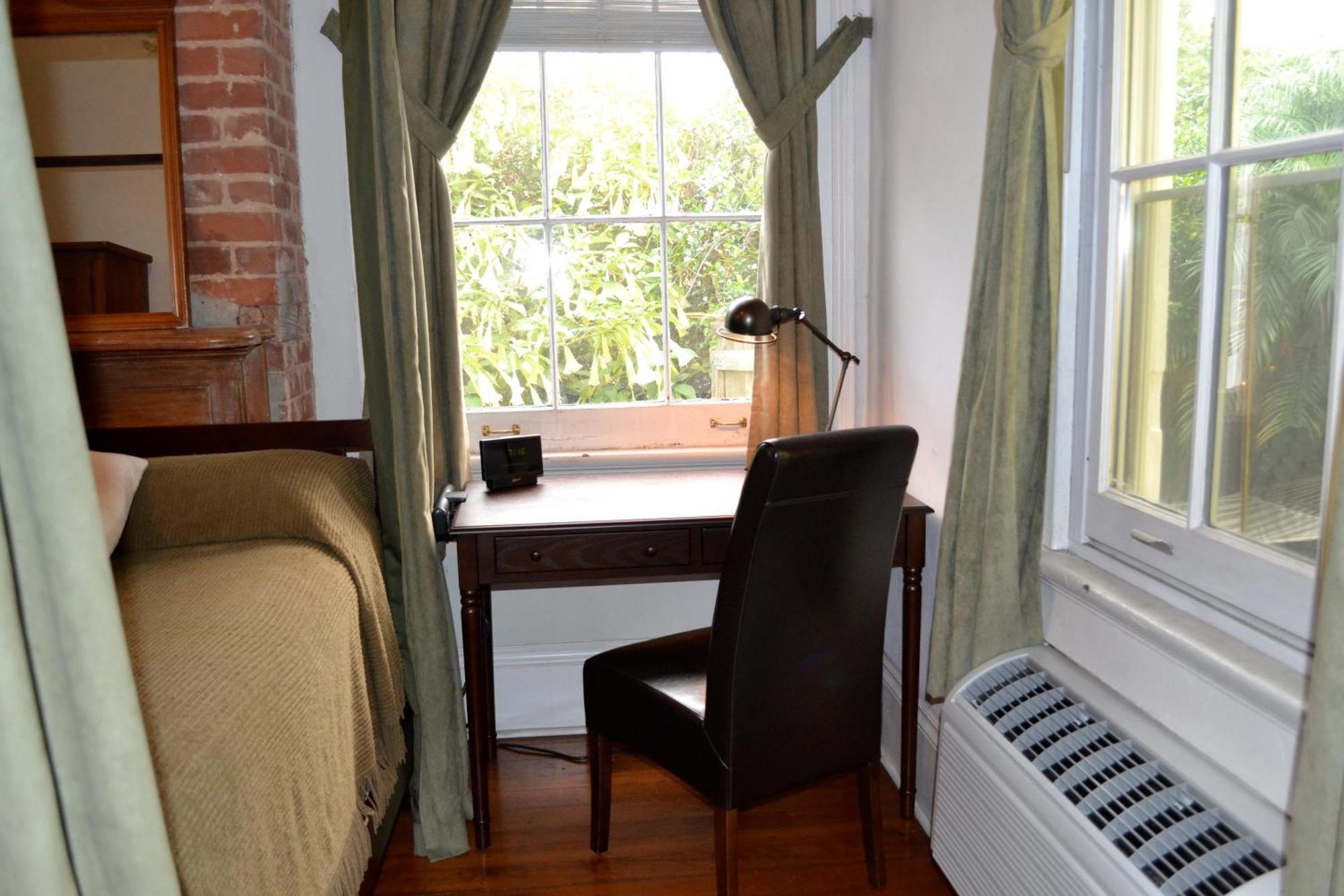 Auld Sweet Olive Bed & Breakfast